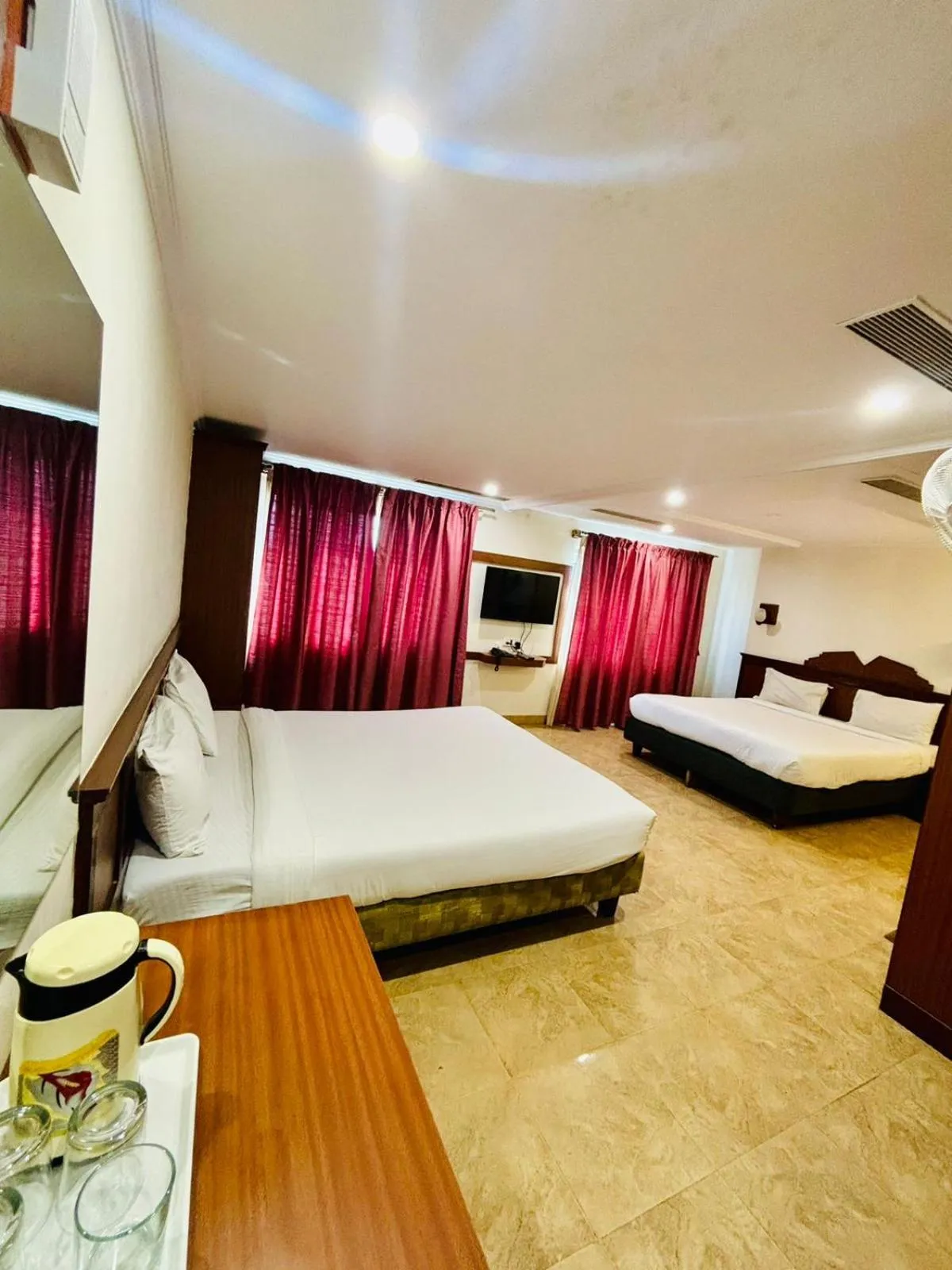 Property building, Bed in Hotel Sandalwood Inn - Rooms and Spa