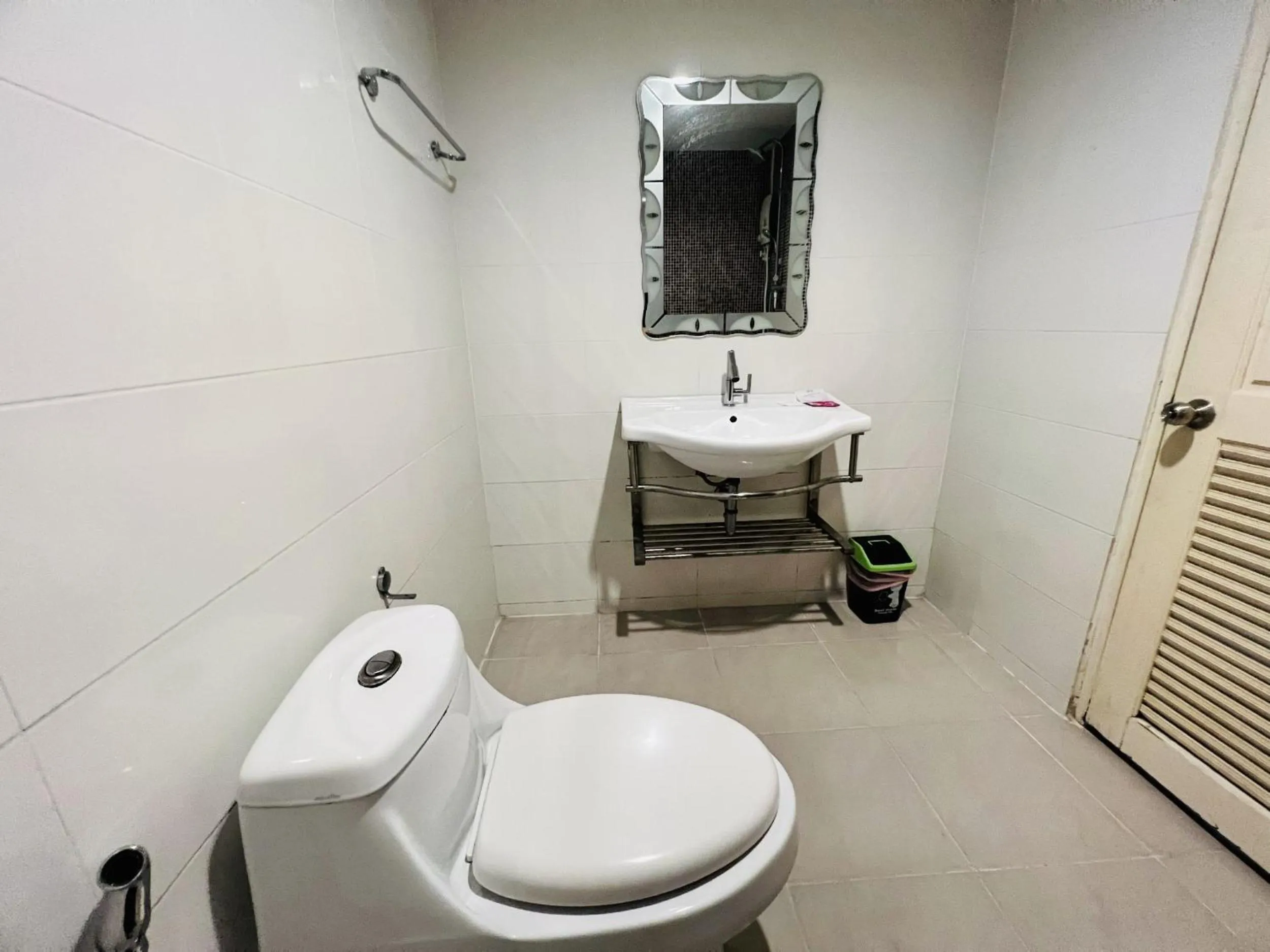 Shower in INN Kham Apartment