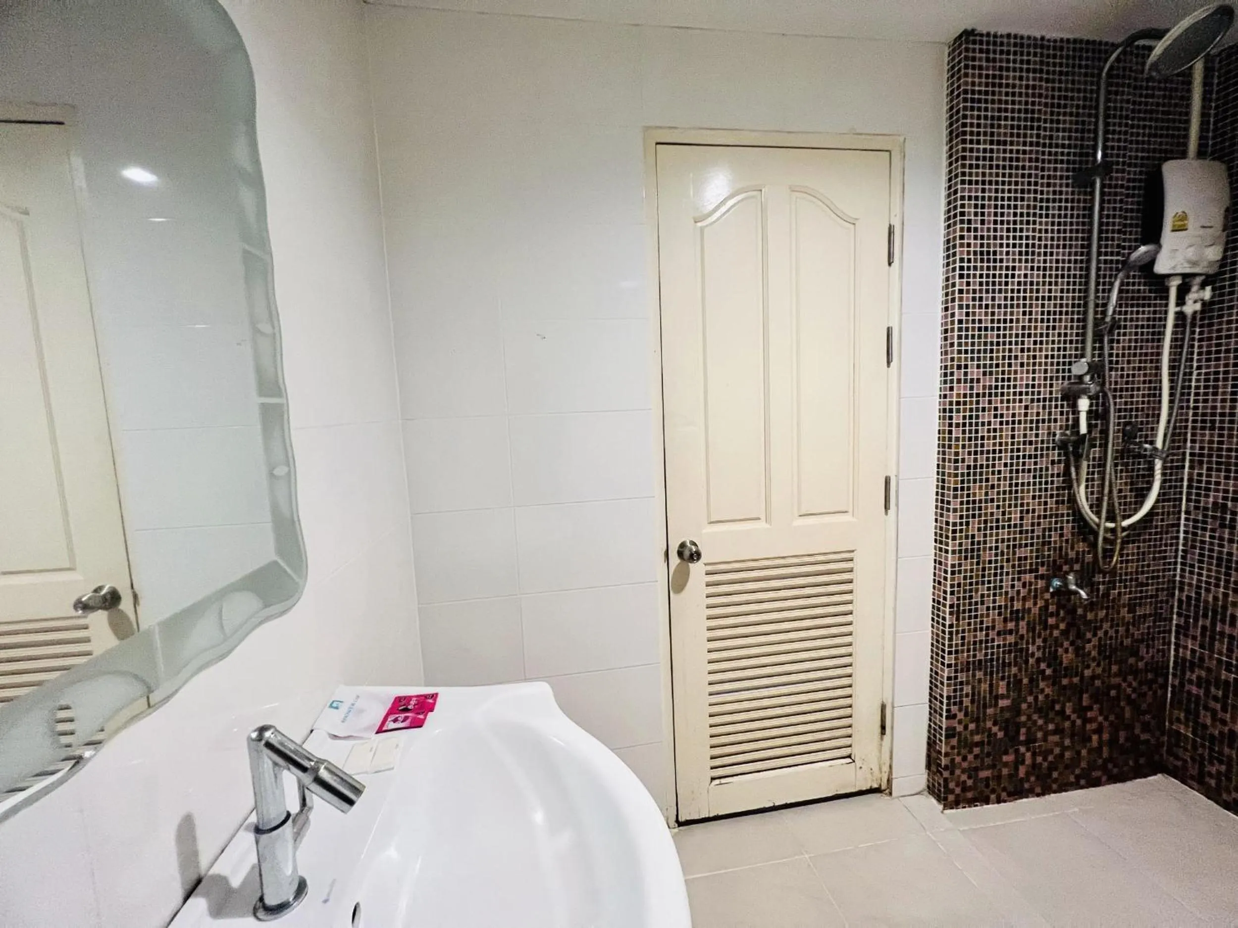 Shower in INN Kham Apartment