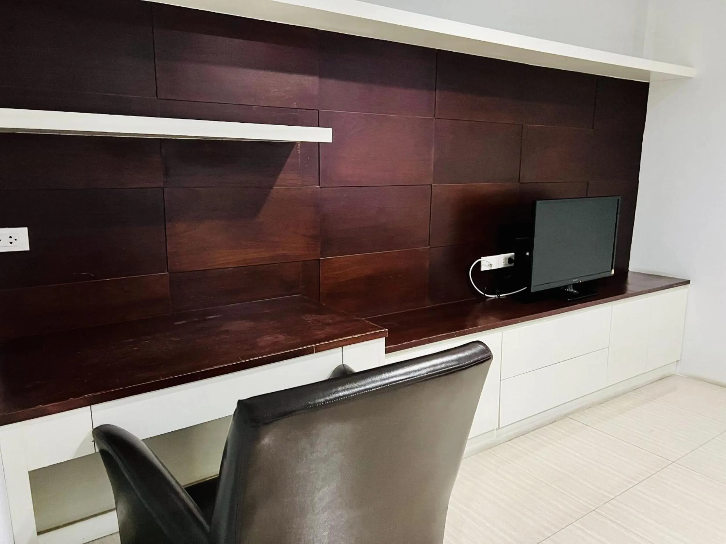 TV and multimedia in INN Kham Apartment