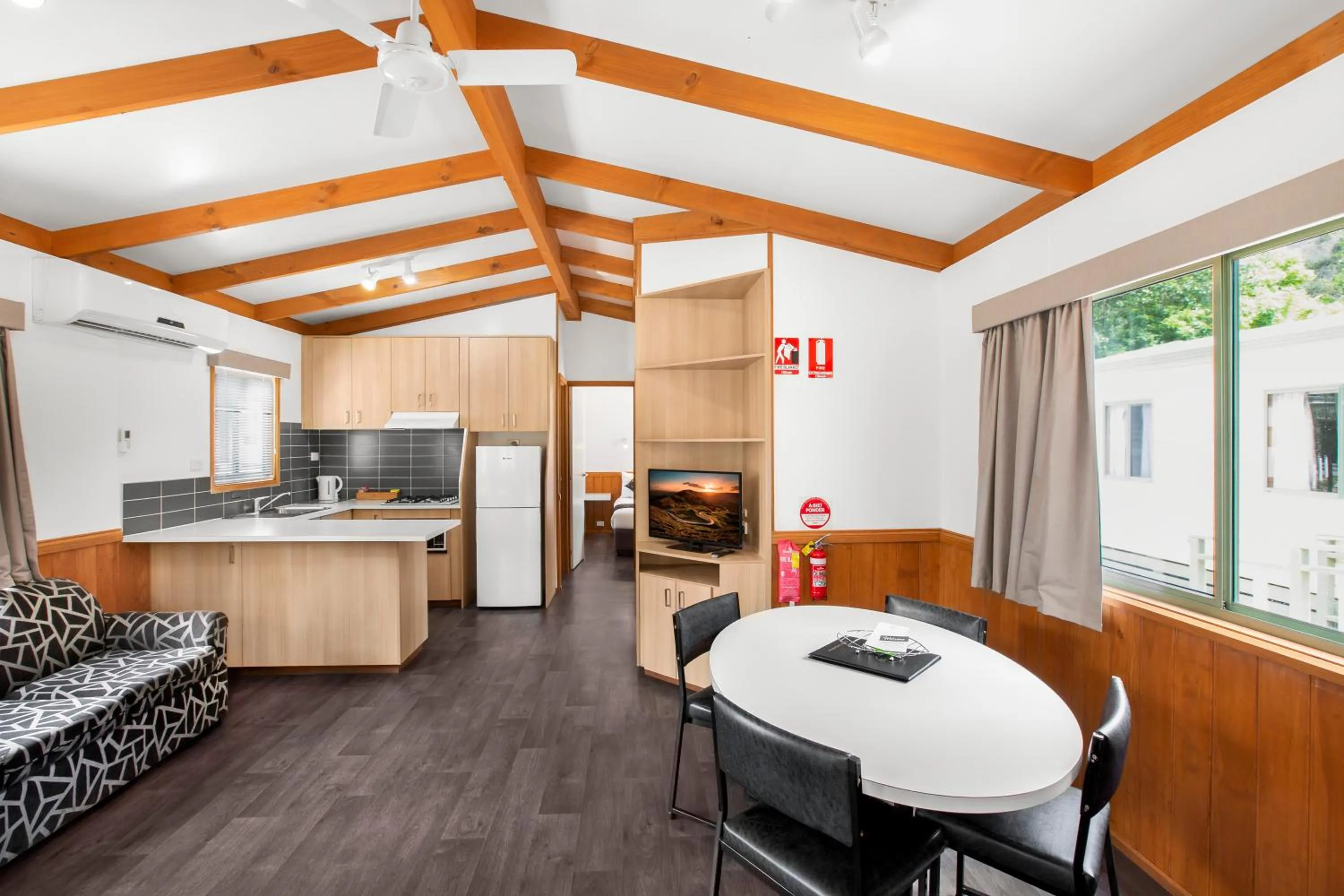 Kitchen or kitchenette in Breeze Holiday Parks - Halls Gap