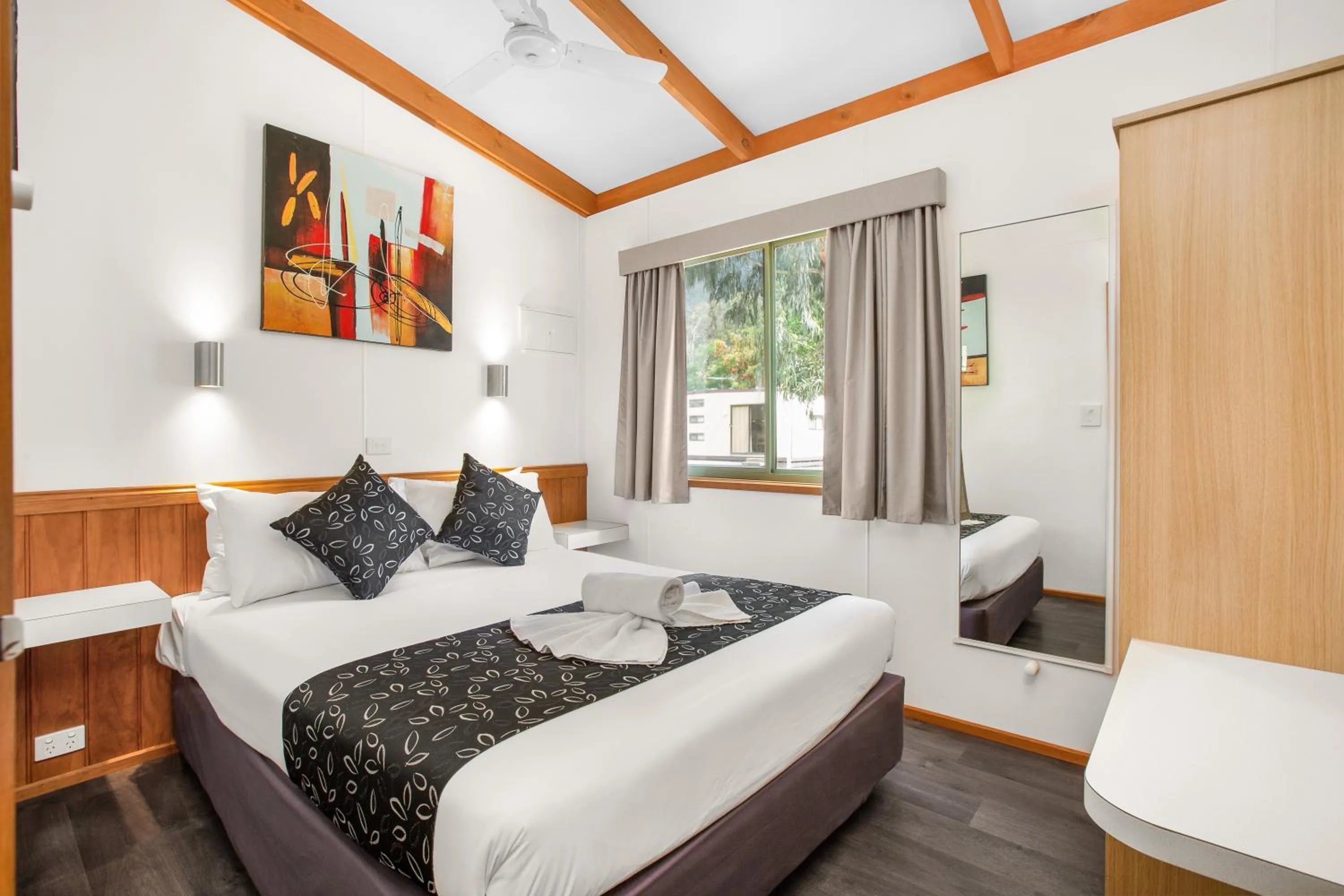 Bed in Breeze Holiday Parks - Halls Gap