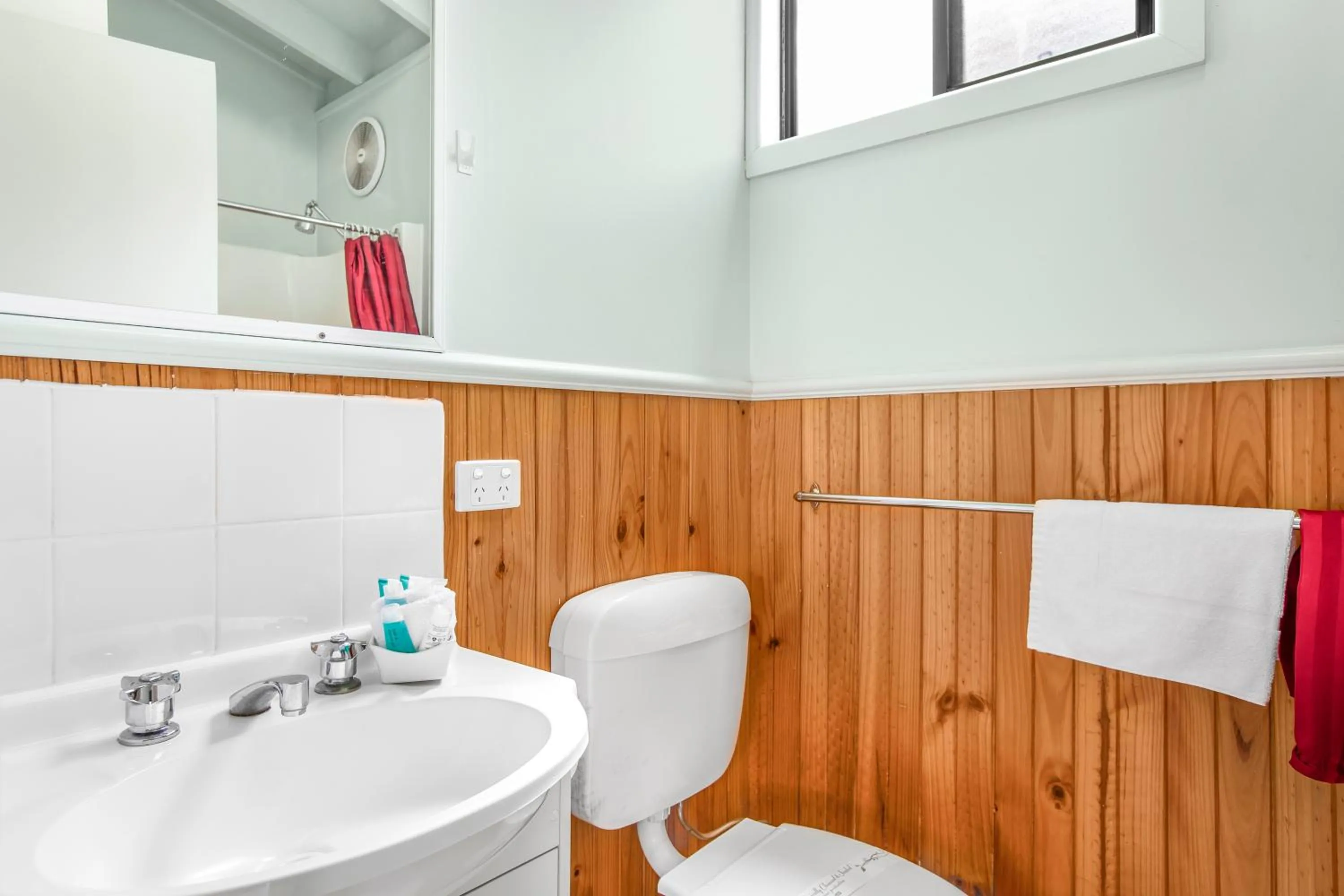 Toilet in Breeze Holiday Parks - Halls Gap