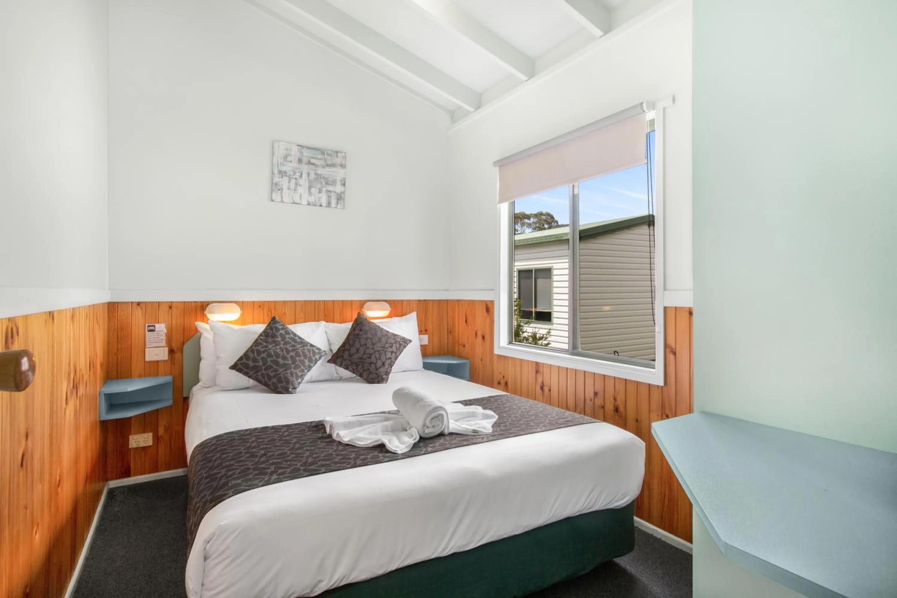 Bed in Breeze Holiday Parks - Halls Gap