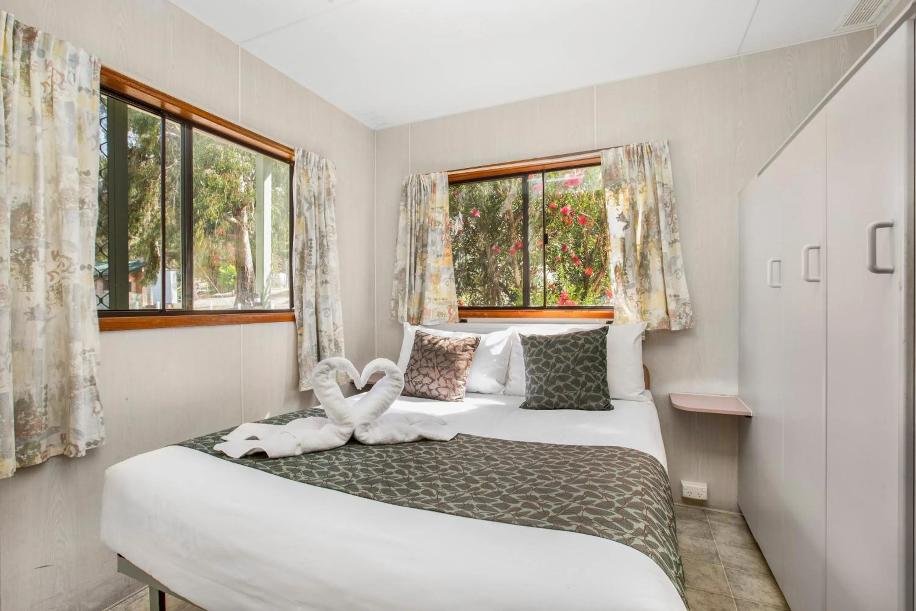 Bed in Breeze Holiday Parks - Halls Gap