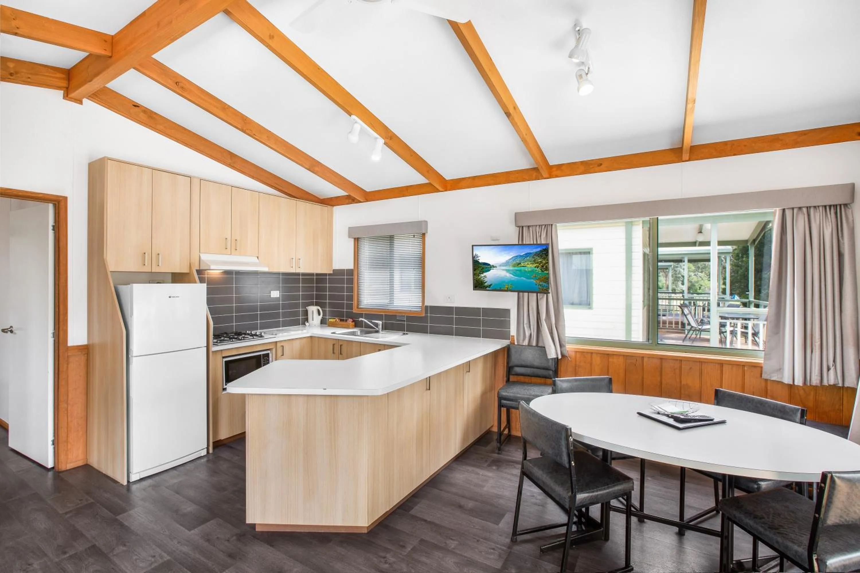 Kitchen or kitchenette in Breeze Holiday Parks - Halls Gap