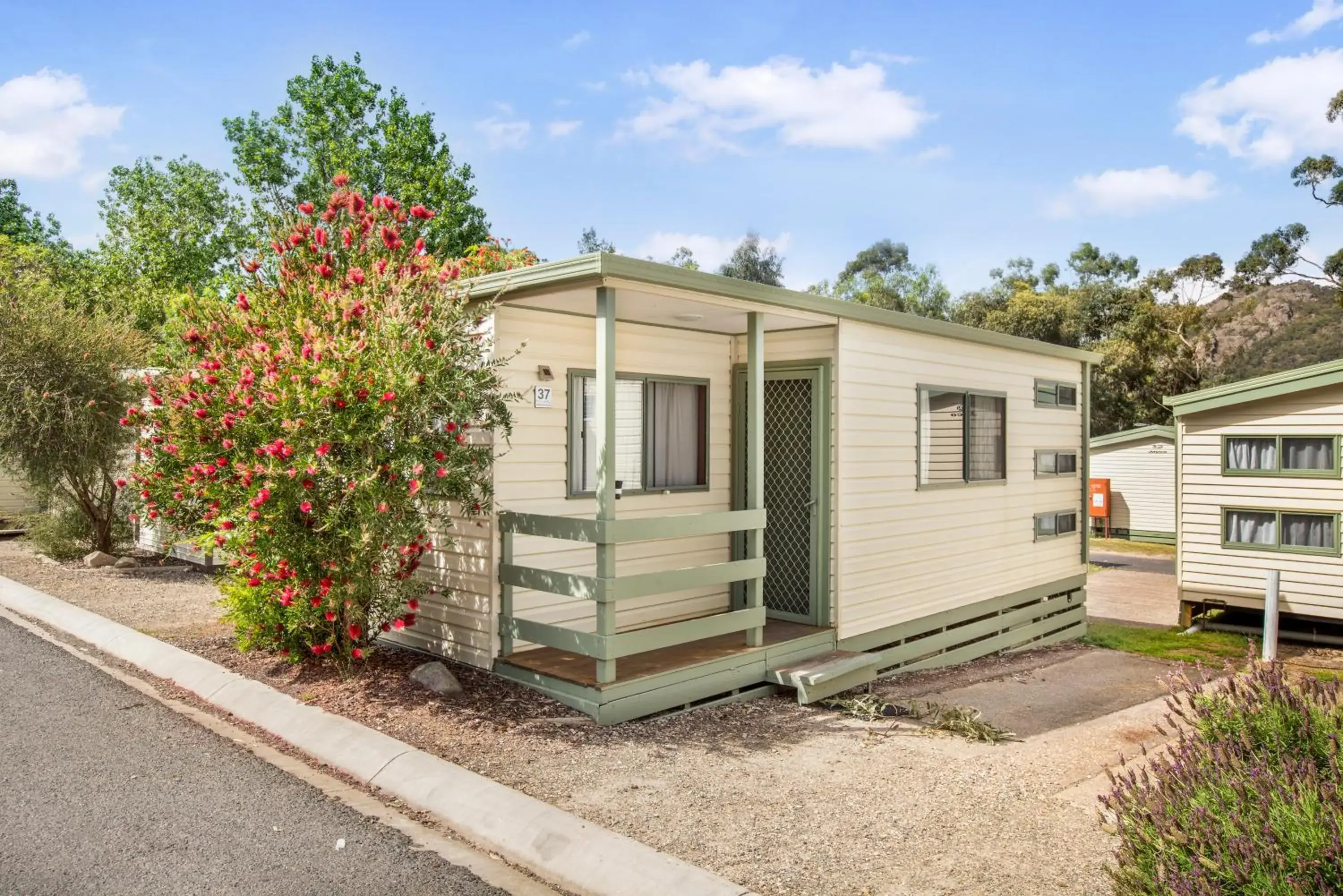Two-Bedroom Budget Cabin in Breeze Holiday Parks - Halls Gap Two-Bedroom Budget Cabin in Breeze Holiday Parks - Halls Gap