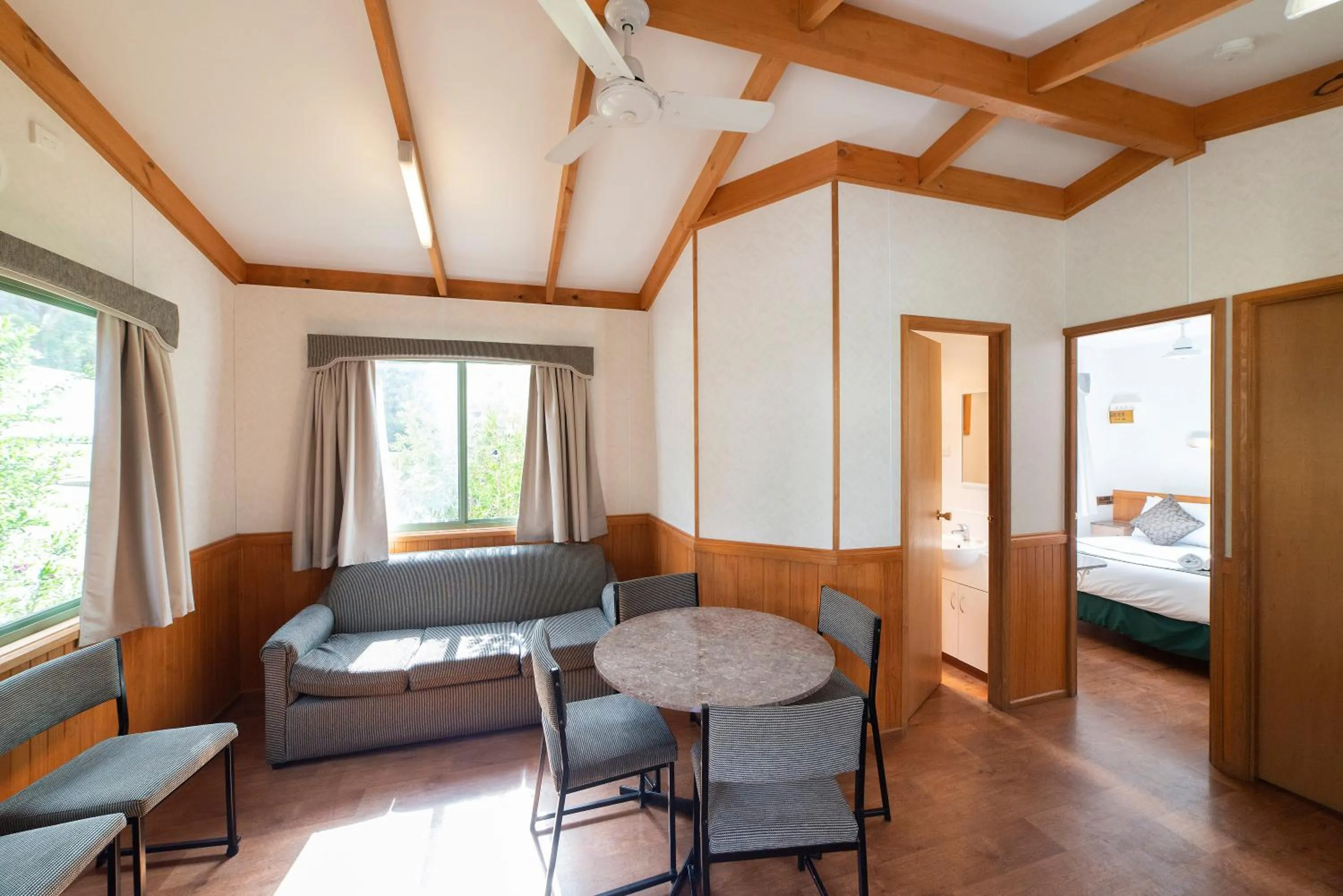 Dining area, Bed in Breeze Holiday Parks - Halls Gap