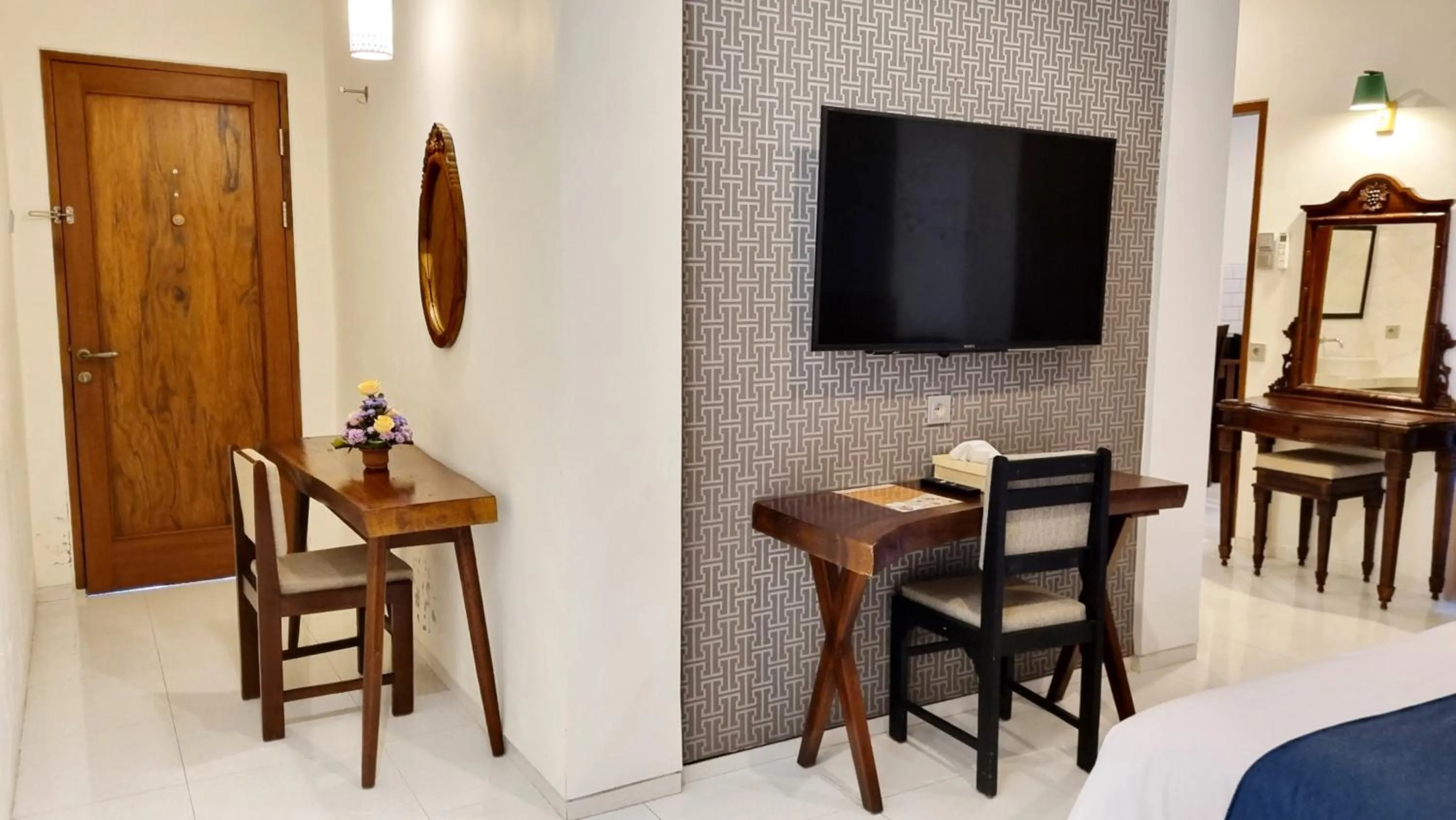 TV and multimedia, Bed in Omatha Village