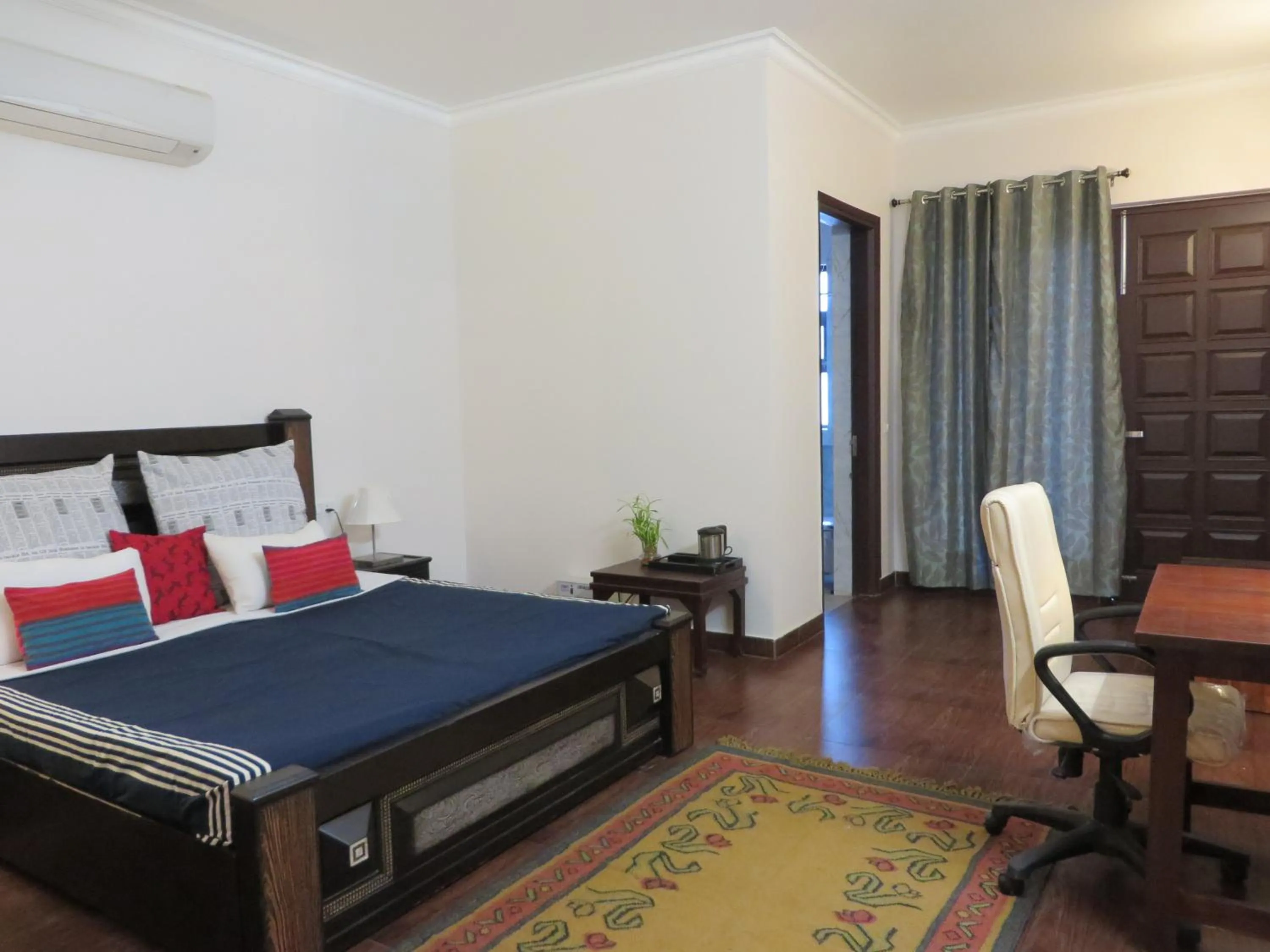 Bedroom, Bed in Perch Arbor Suites