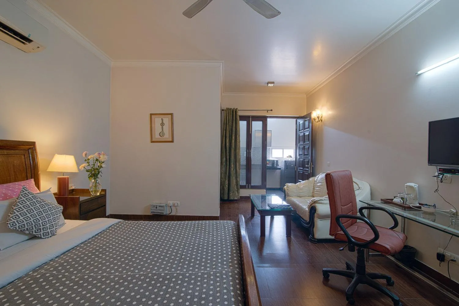 Bedroom, Bed in Perch Arbor Suites