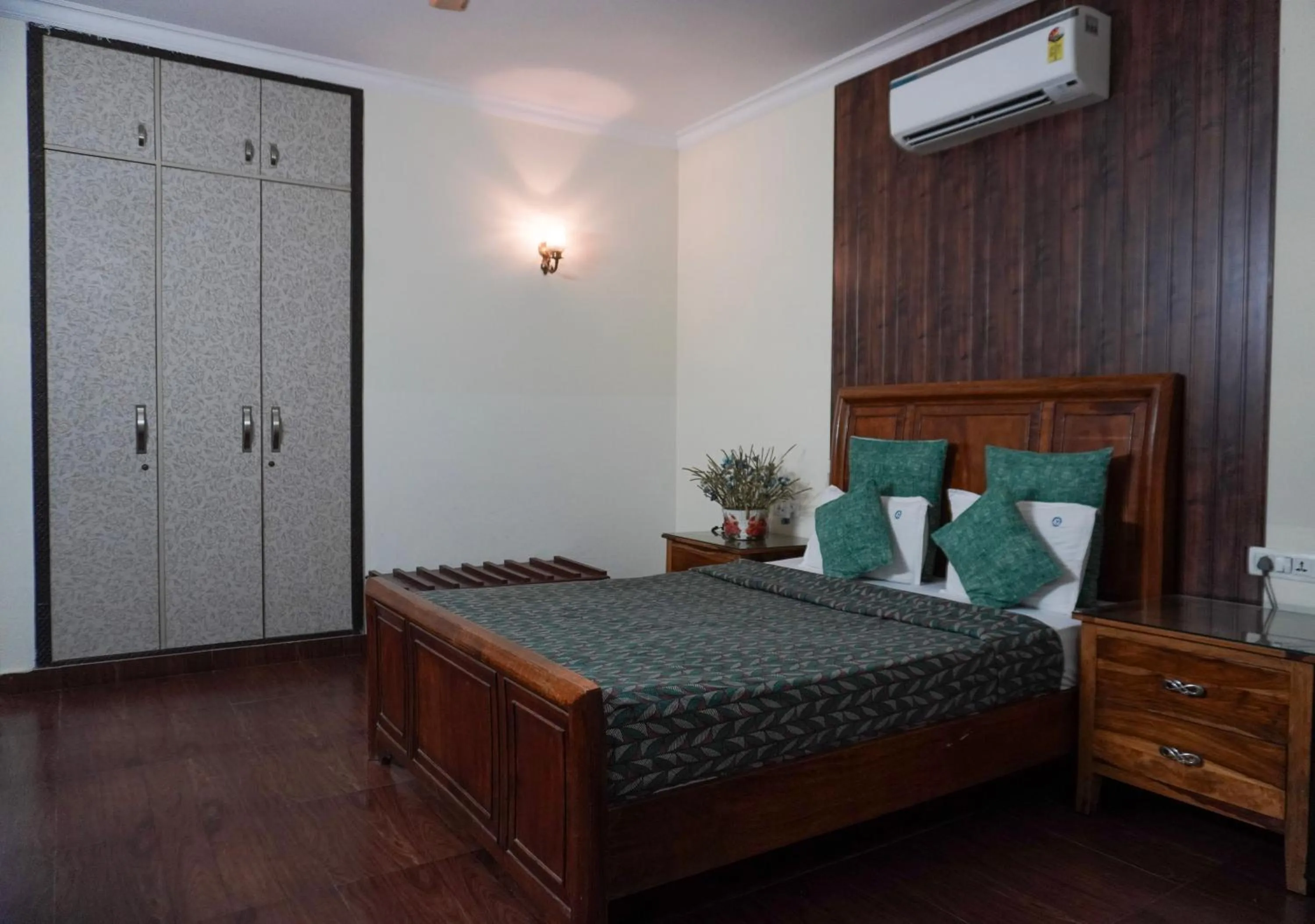 Bedroom, Bed in Perch Arbor Suites