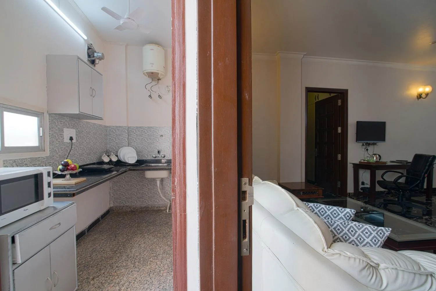 Kitchen or kitchenette in Perch Arbor Suites