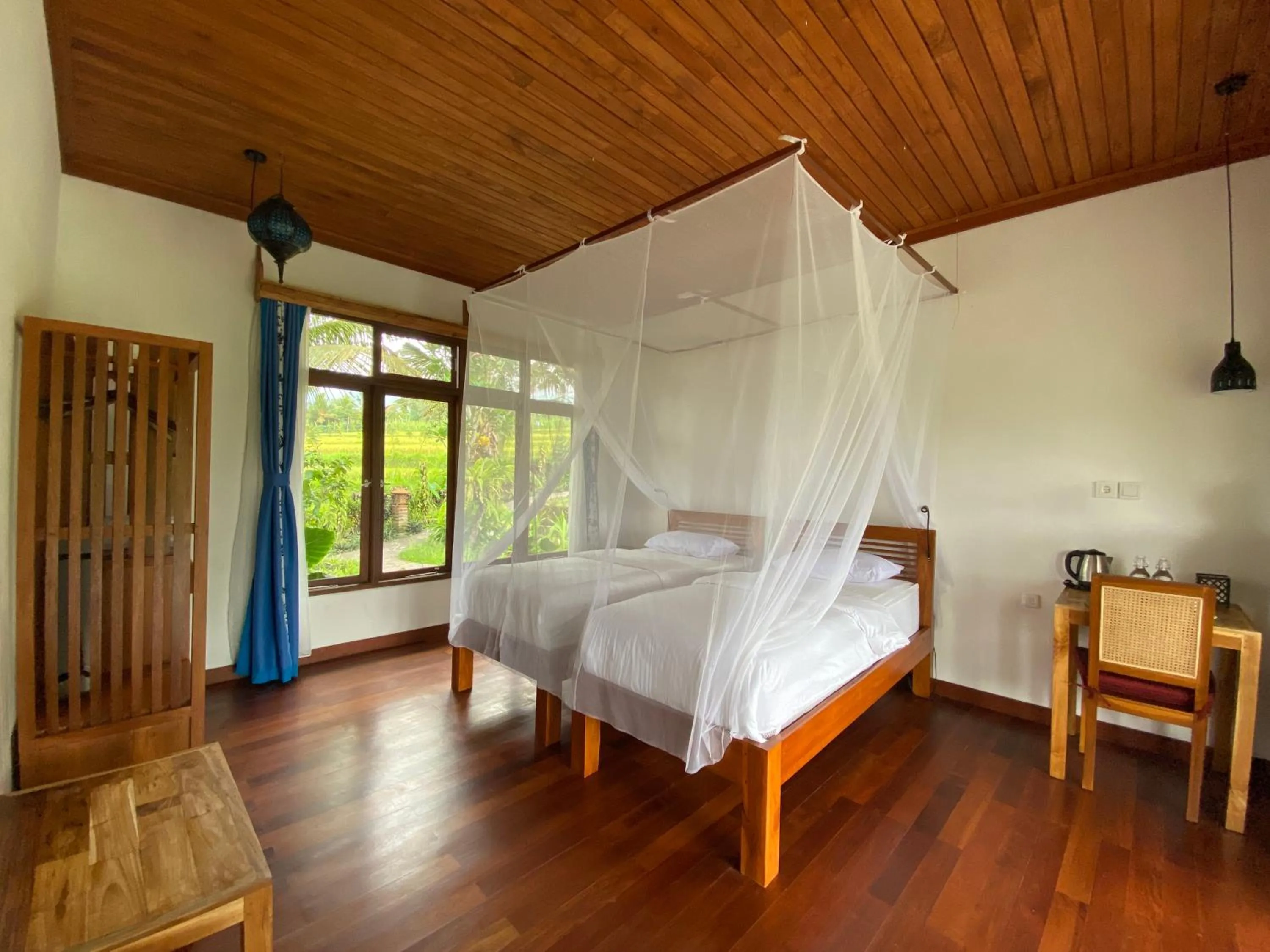 Bed in Lesong Hotel and Restaurant