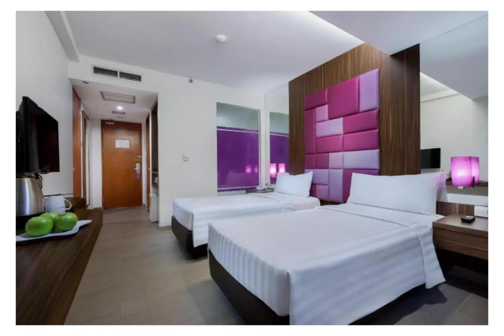 Superior Double or Twin Room in Quest Hotel Darmo - Surabaya by ASTON Superior Double or Twin Room in Quest Hotel Darmo - Surabaya by ASTON