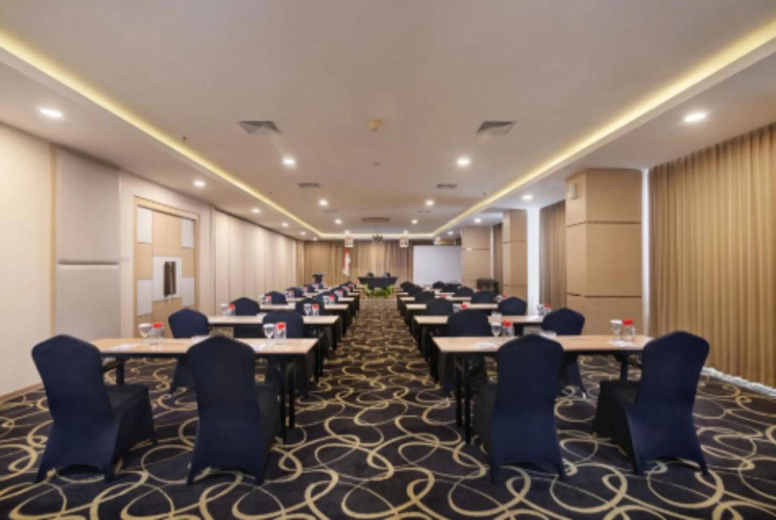 Meeting/conference room in Quest Hotel Darmo - Surabaya by ASTON