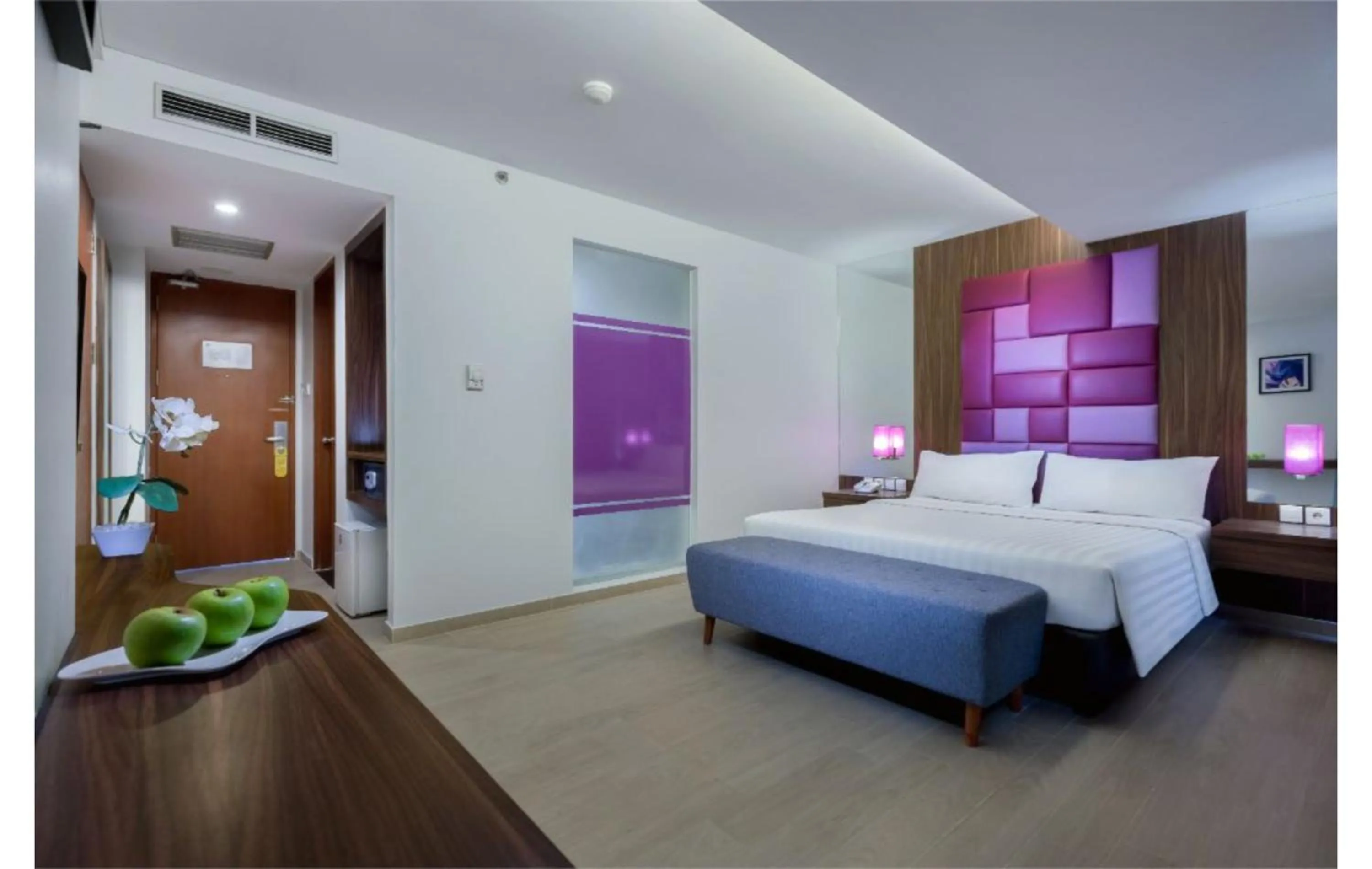 Bed in Quest Hotel Darmo - Surabaya by ASTON