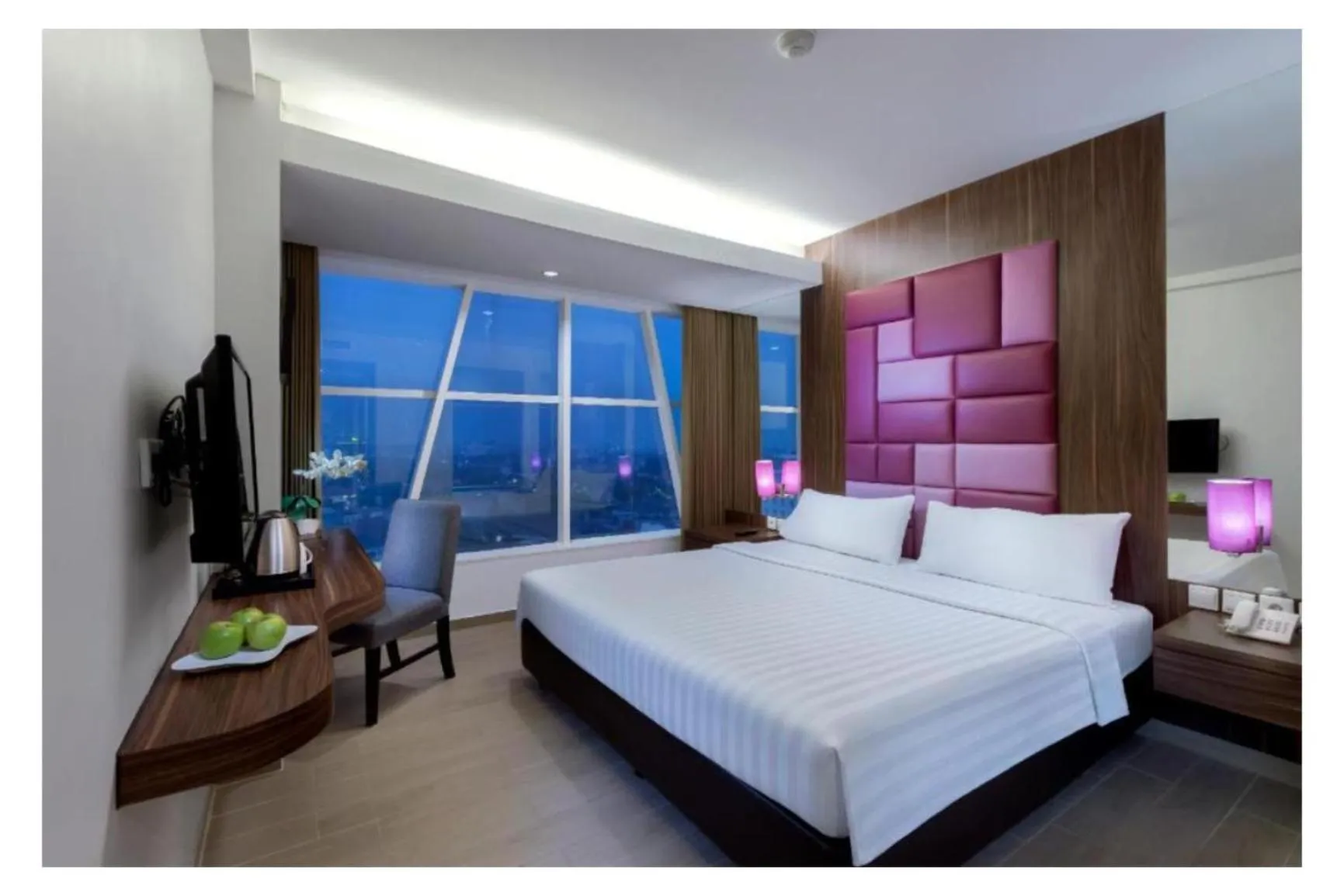 Bed in Quest Hotel Darmo - Surabaya by ASTON