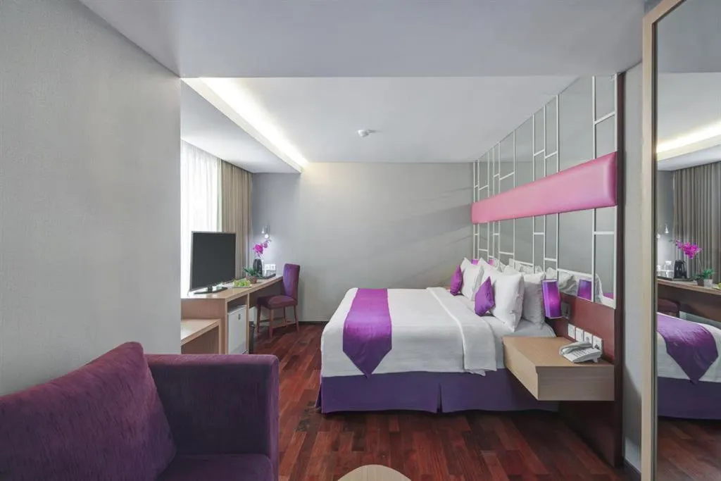 Bed in Quest Hotel Darmo - Surabaya by ASTON