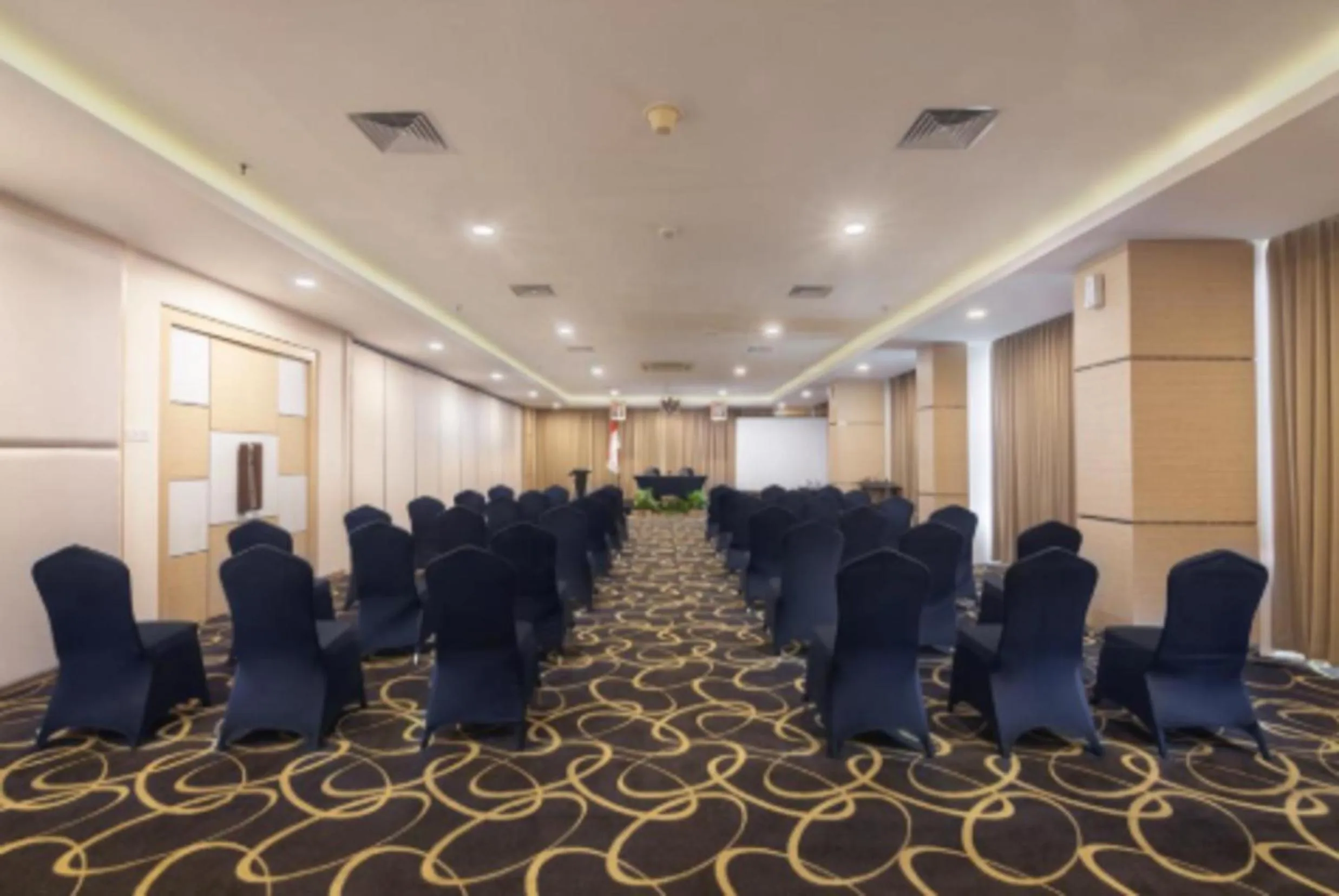 Meeting/conference room in Quest Hotel Darmo - Surabaya by ASTON