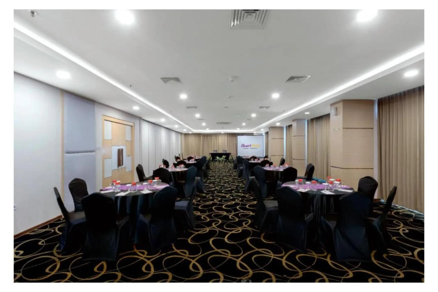 Meeting/conference room in Quest Hotel Darmo - Surabaya by ASTON