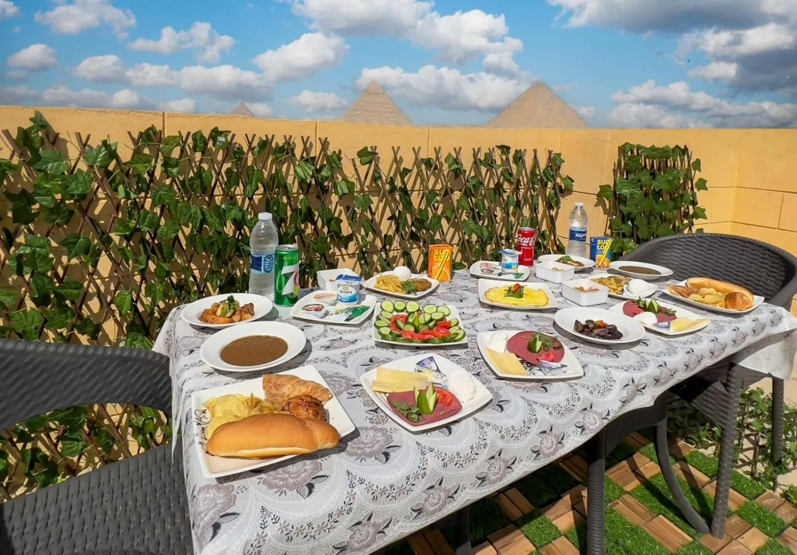 Breakfast in AlaskaPyramidsView