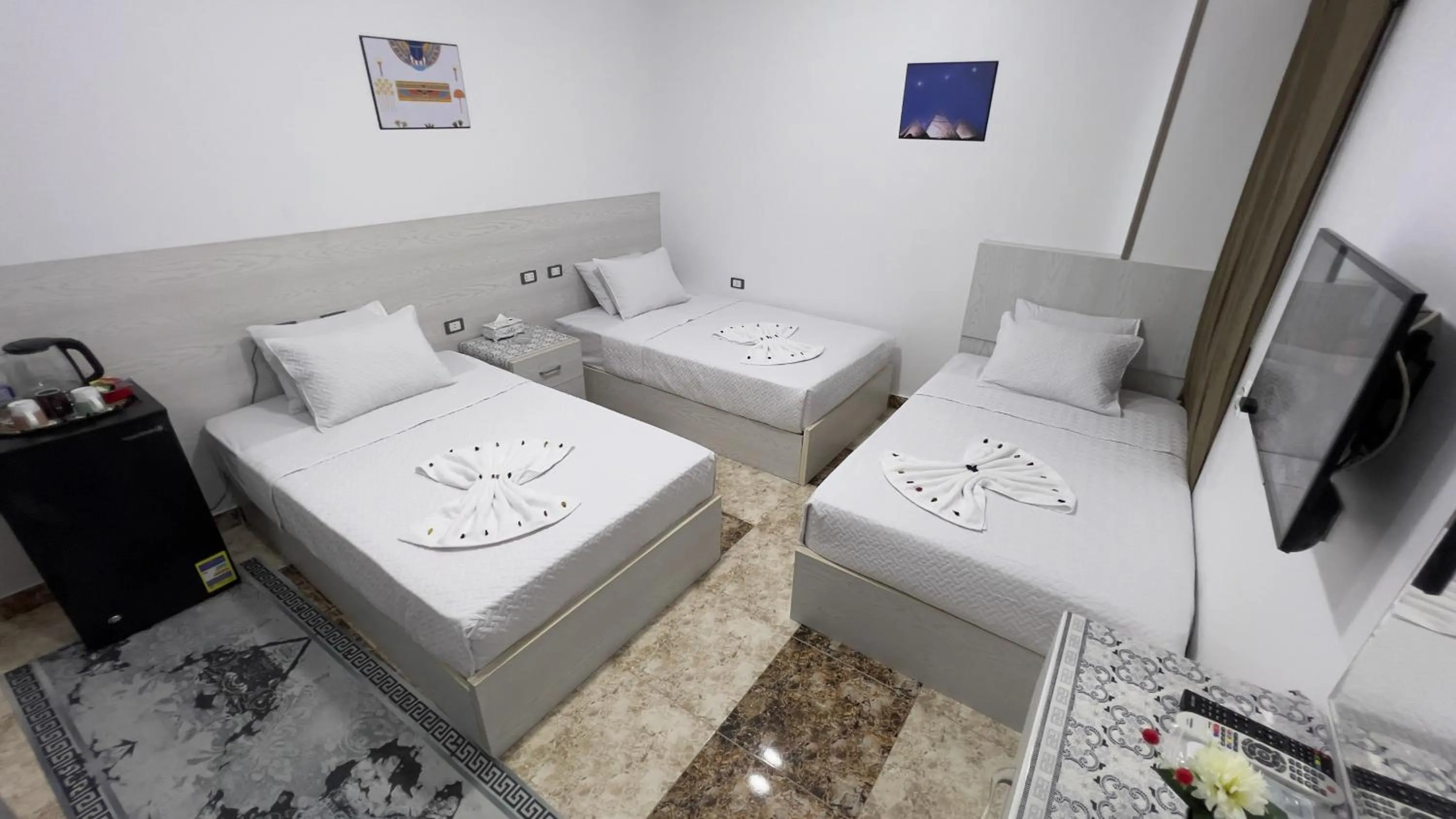 Bed in AlaskaPyramidsView