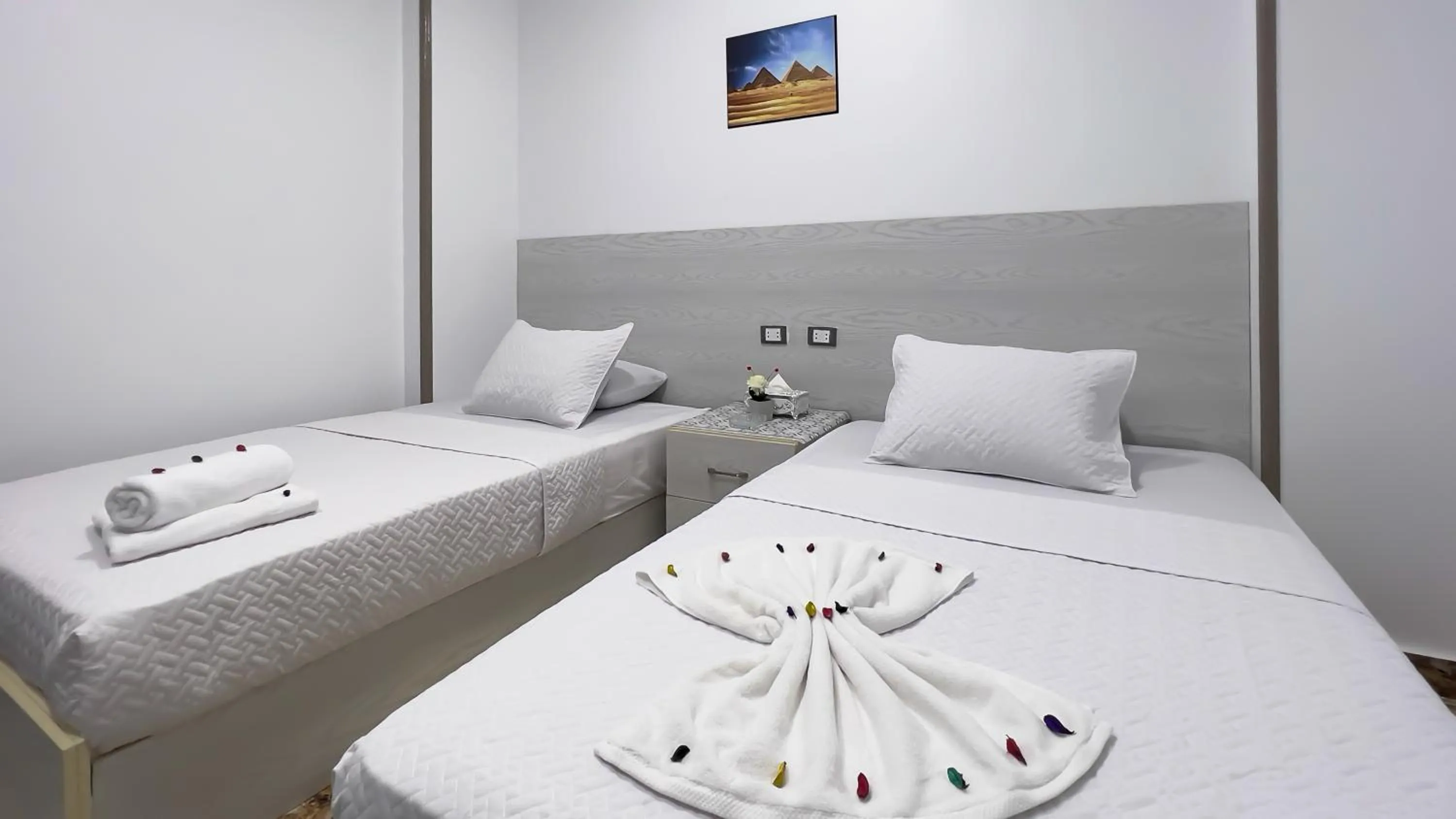 Bed in AlaskaPyramidsView