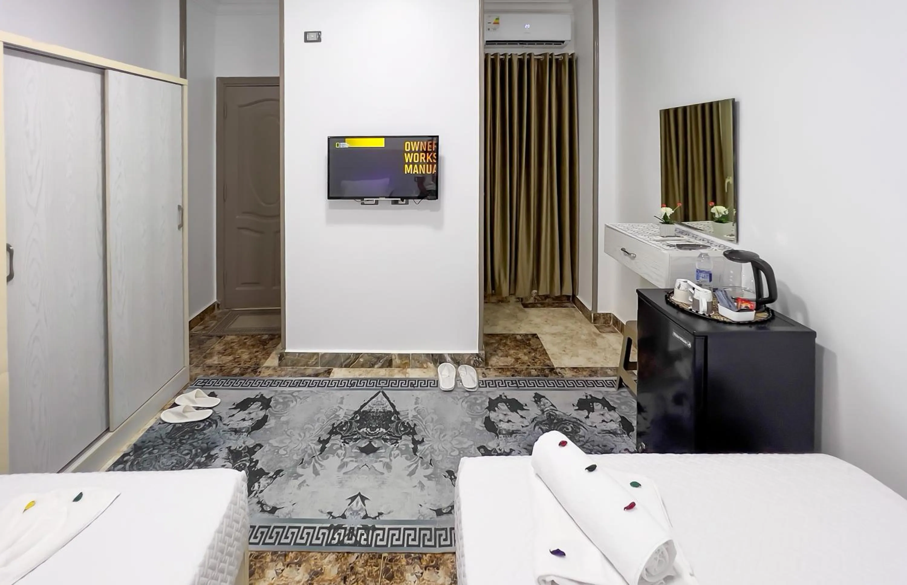 Bed in AlaskaPyramidsView