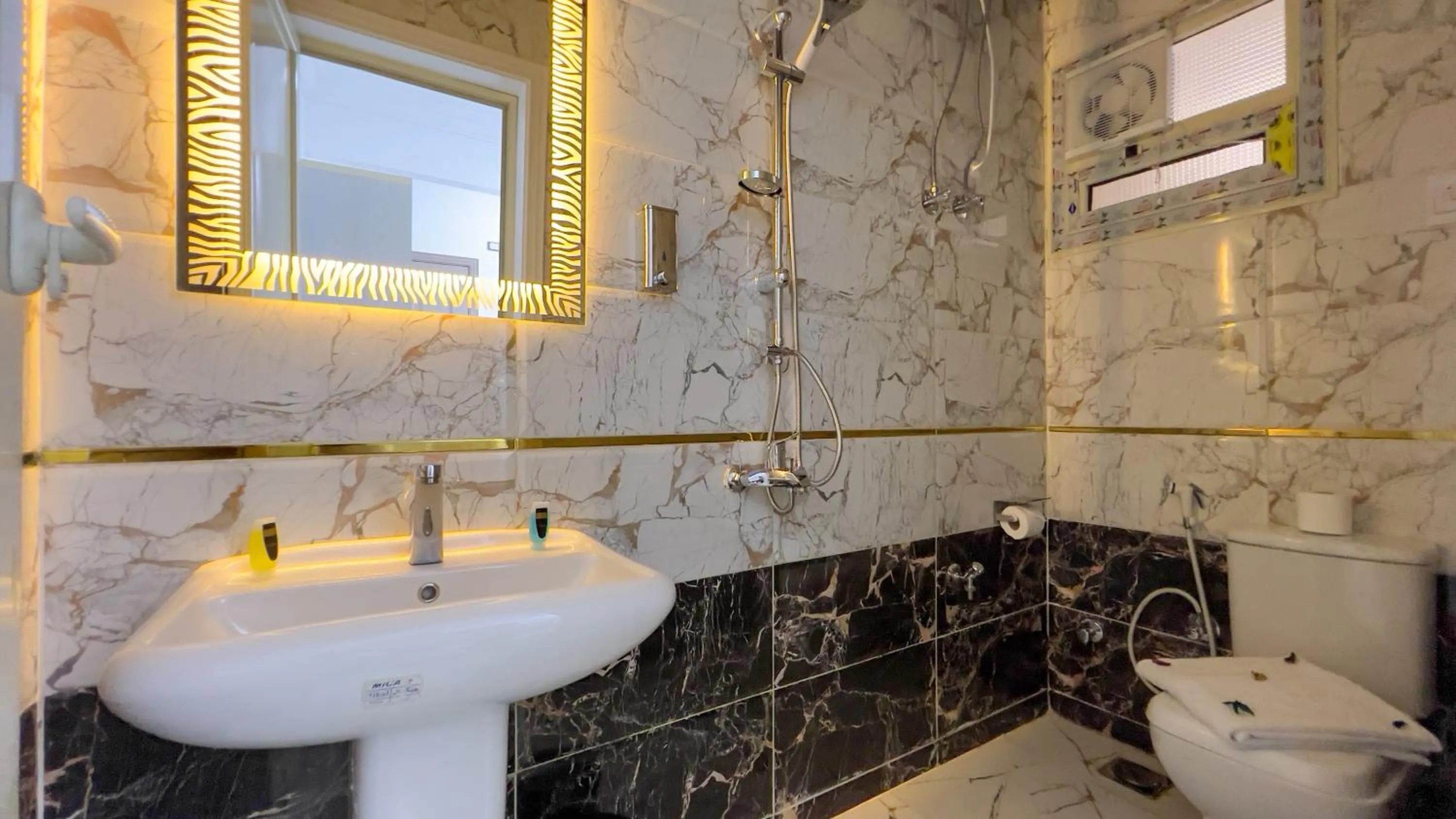 Toilet in AlaskaPyramidsView