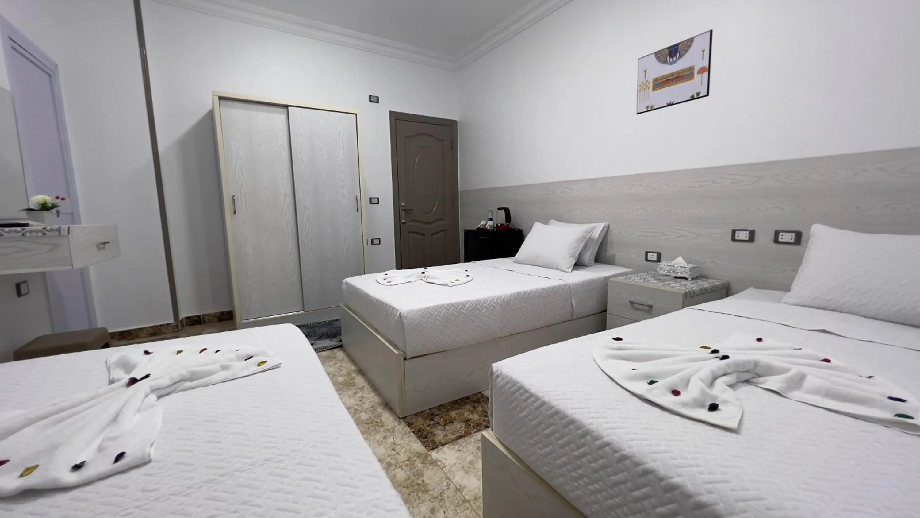 Bed in AlaskaPyramidsView