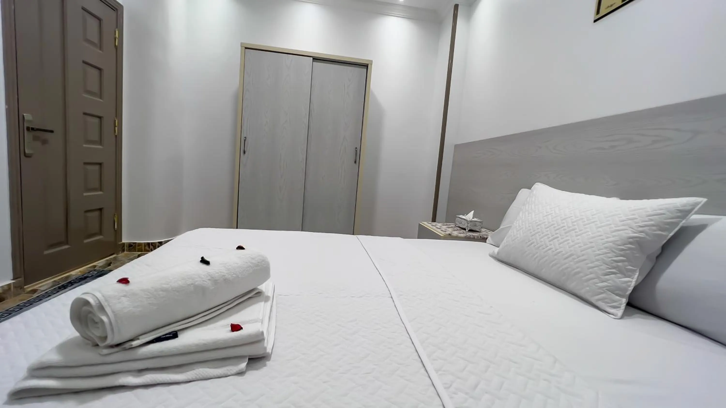 Bed in AlaskaPyramidsView