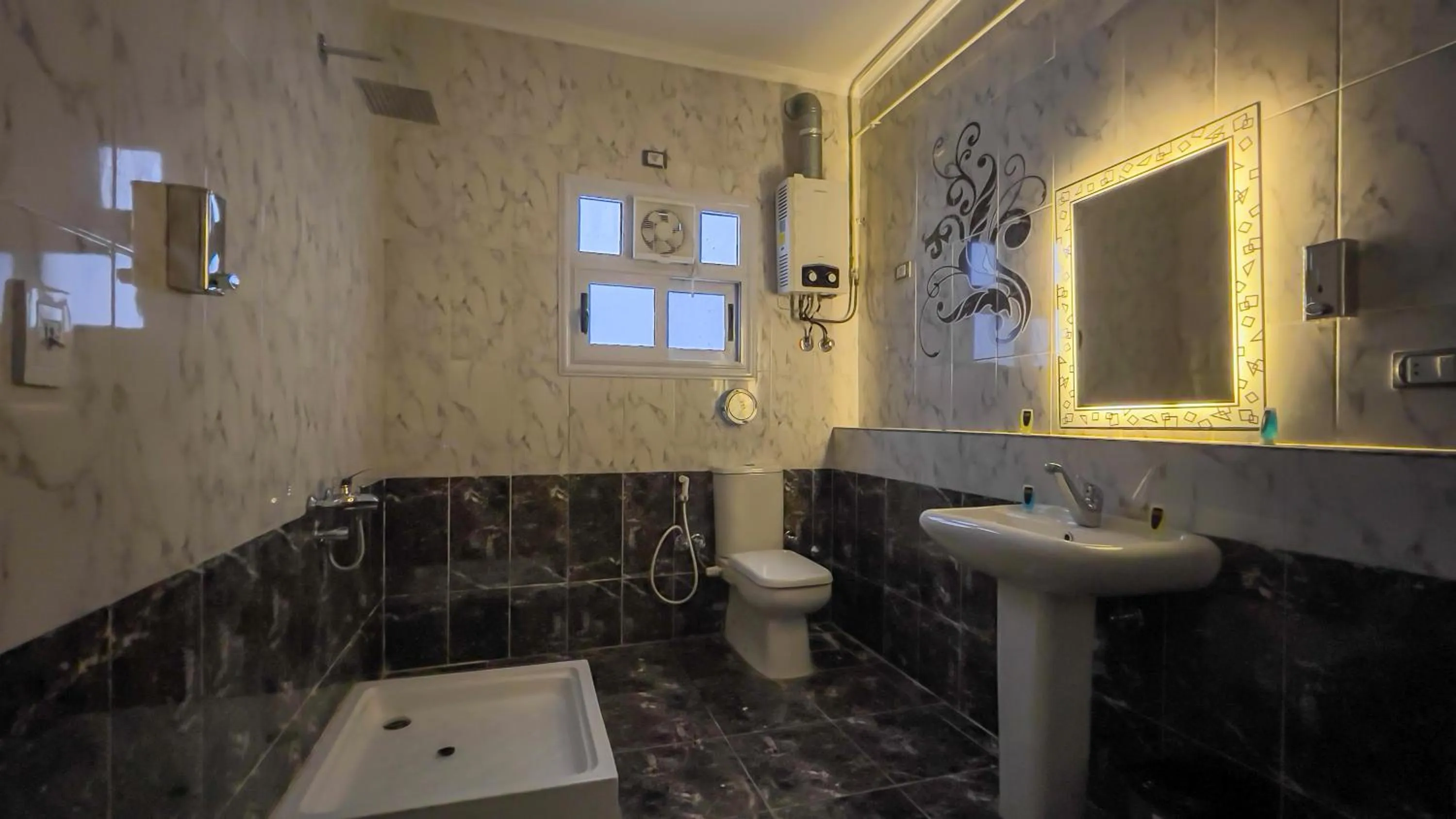 Bathroom in AlaskaPyramidsView