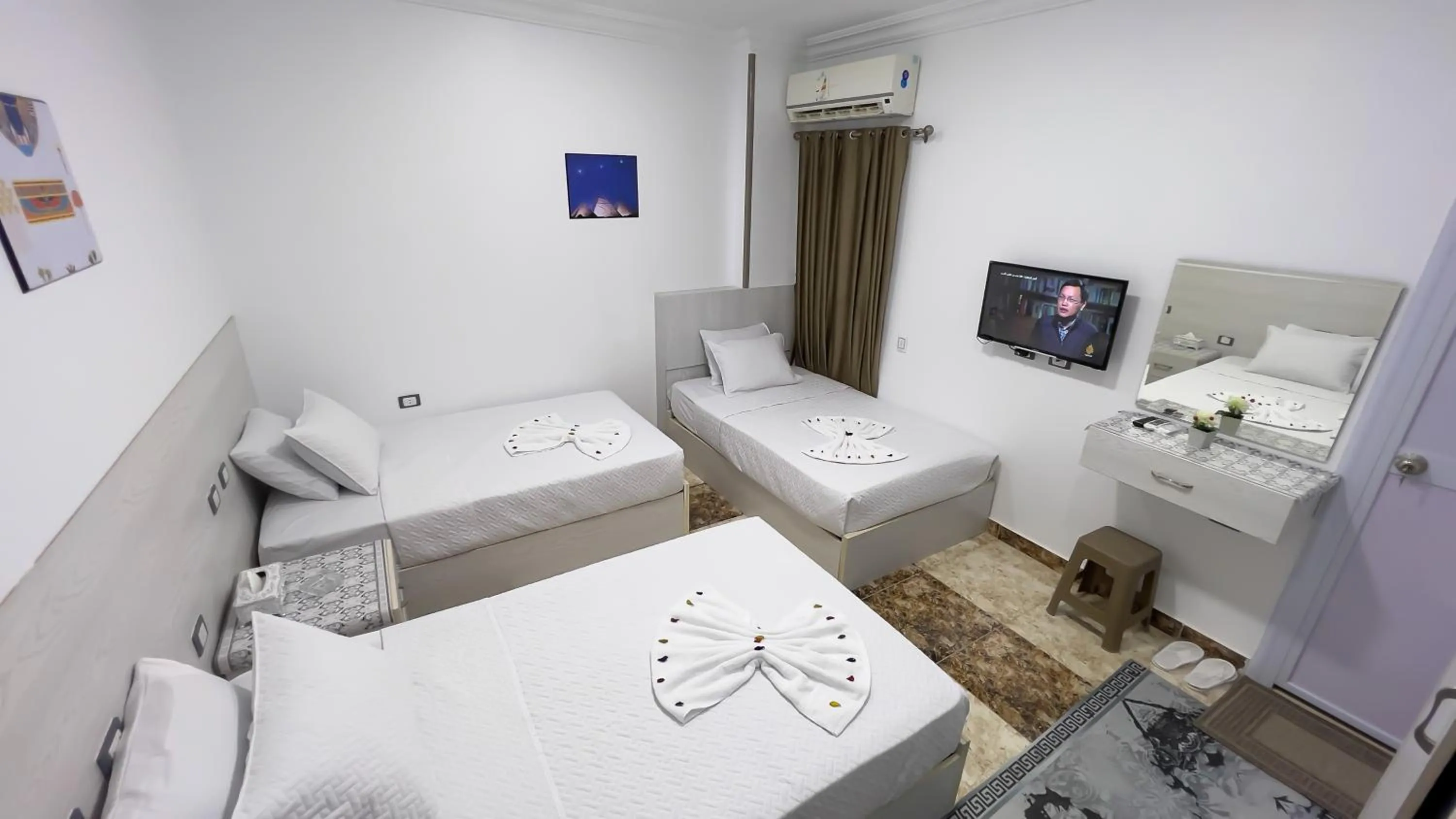 Bed in AlaskaPyramidsView