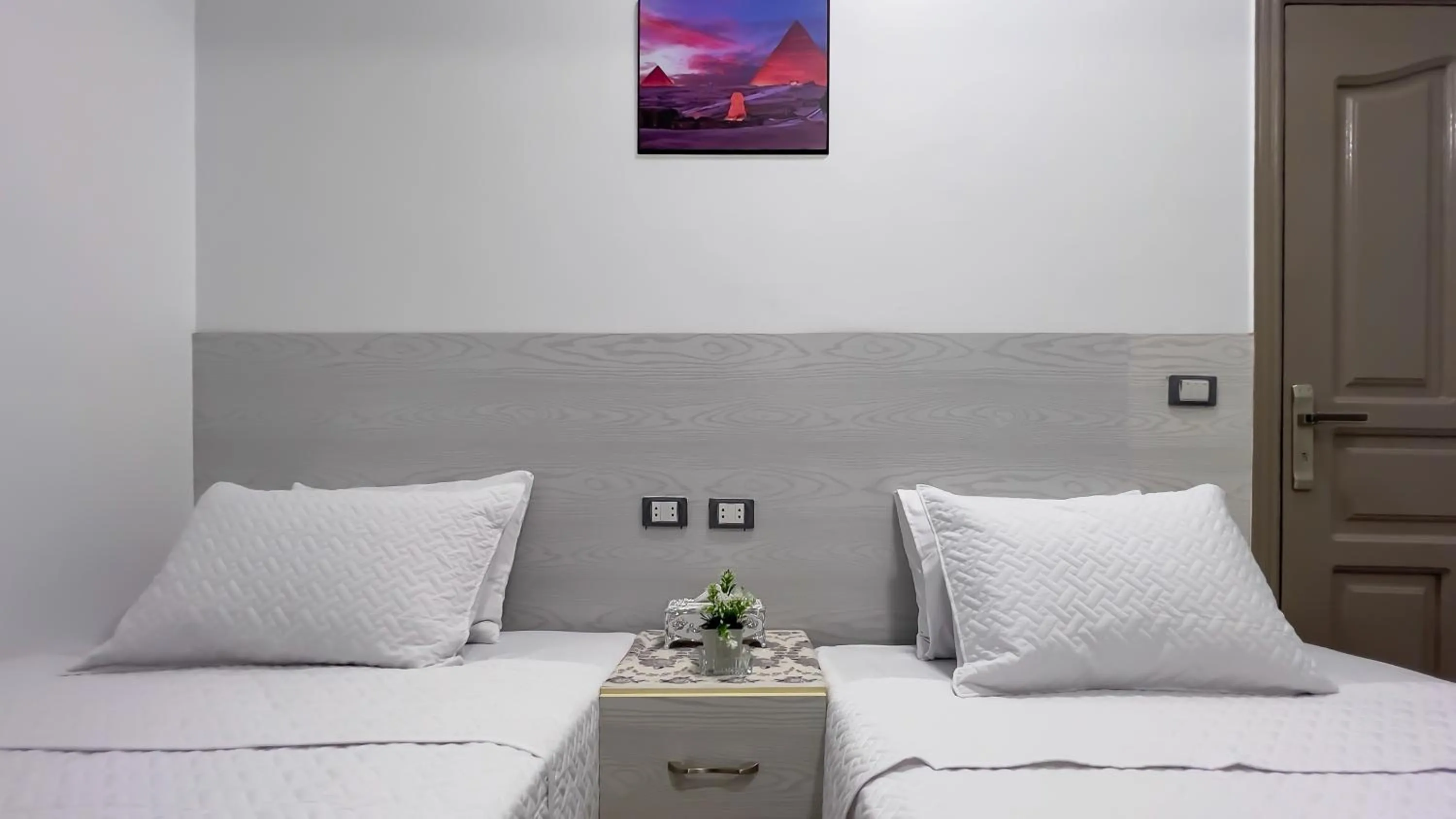 Bed in AlaskaPyramidsView