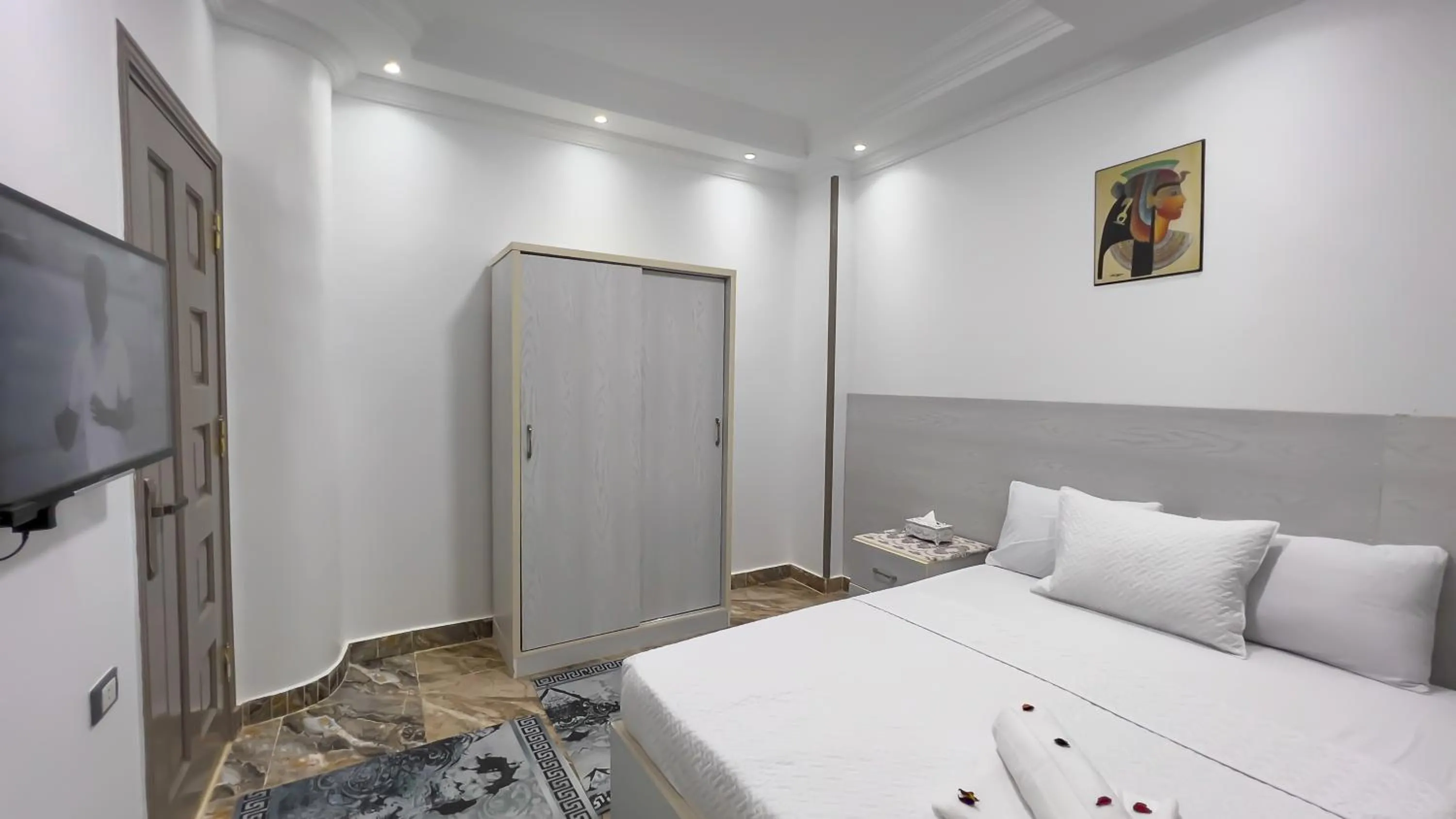 Bed in AlaskaPyramidsView