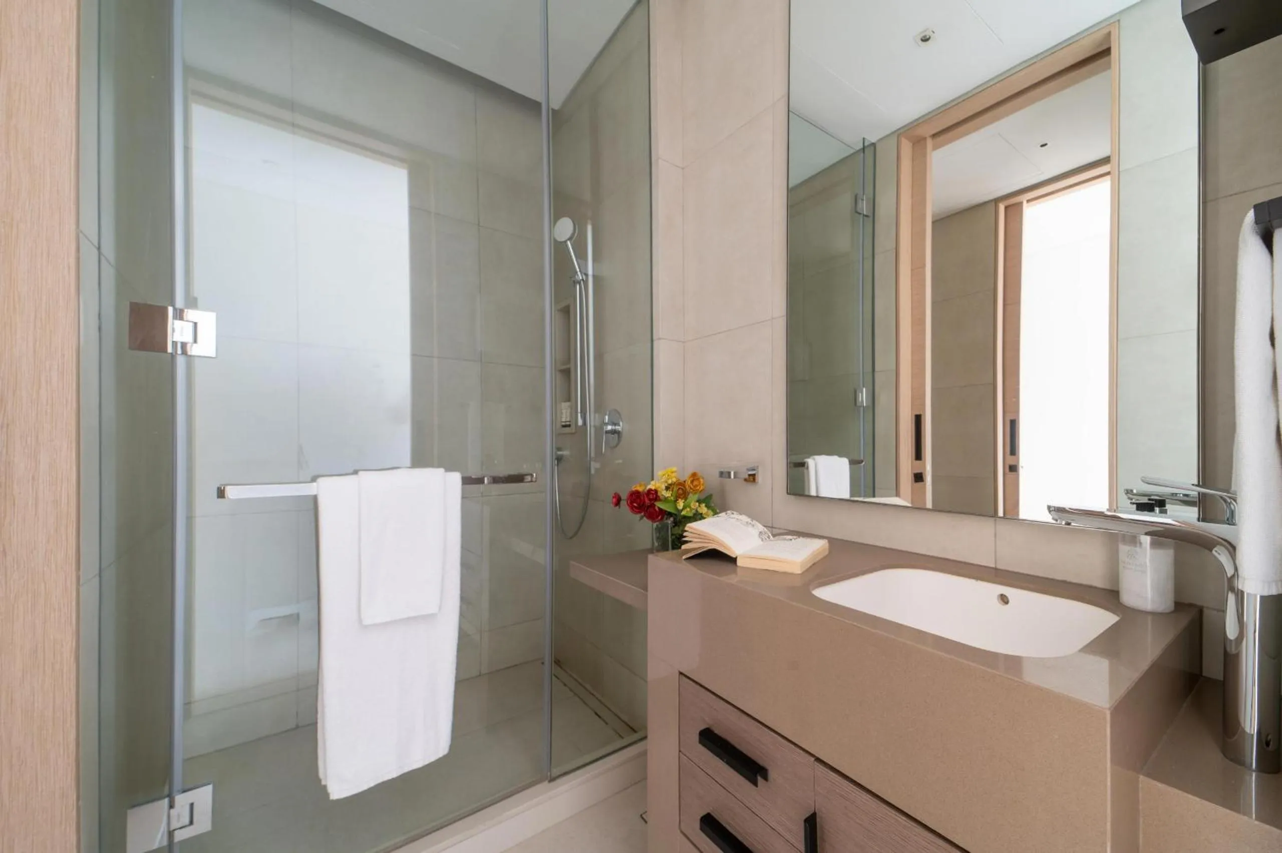 Bathroom in Frank Porter - The Address JBR