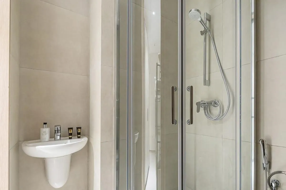 Frank Porter - The Address JBR