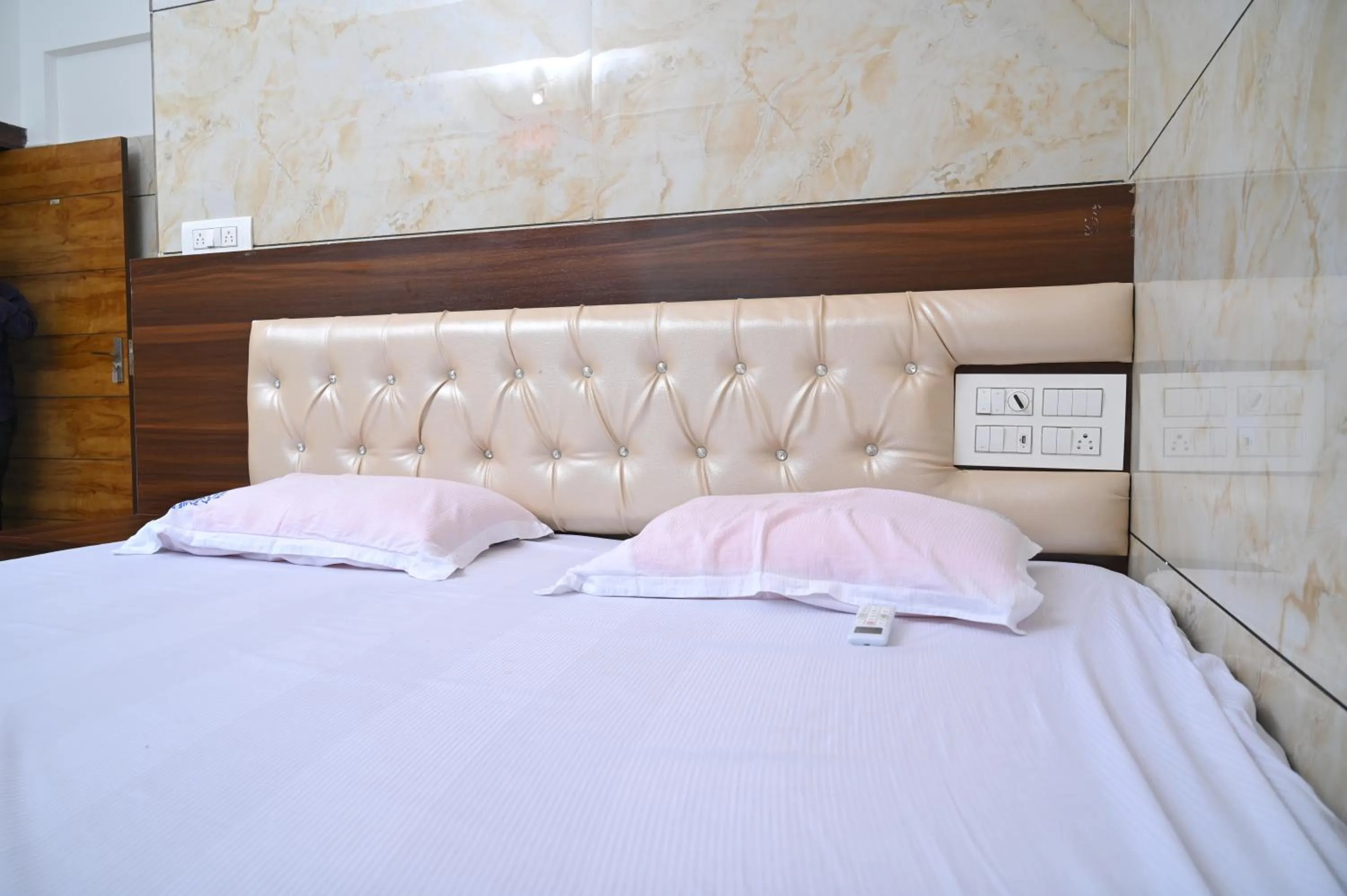 Bed in Blue Pearl Beach Guest House