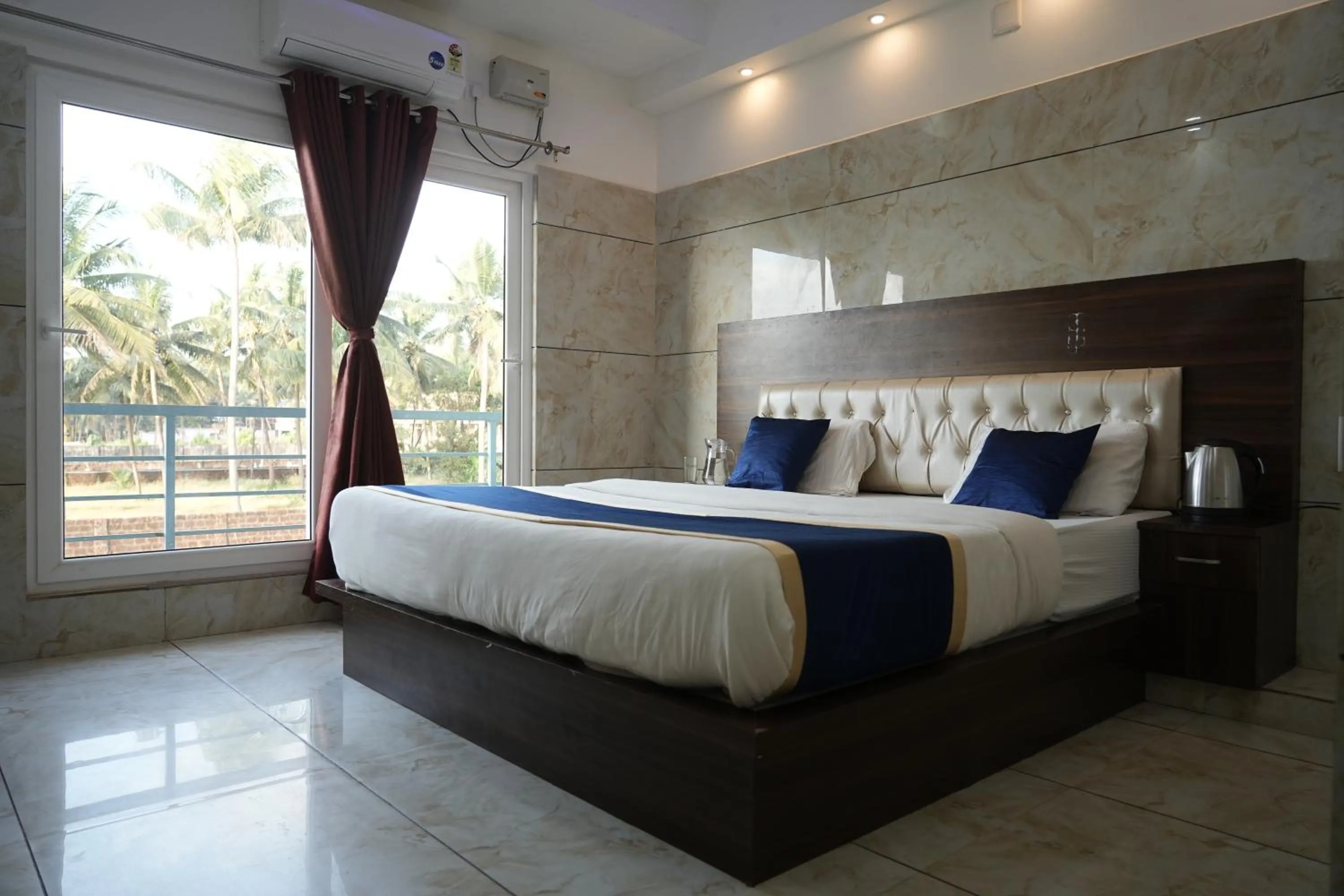 Bed in Blue Pearl Beach Guest House