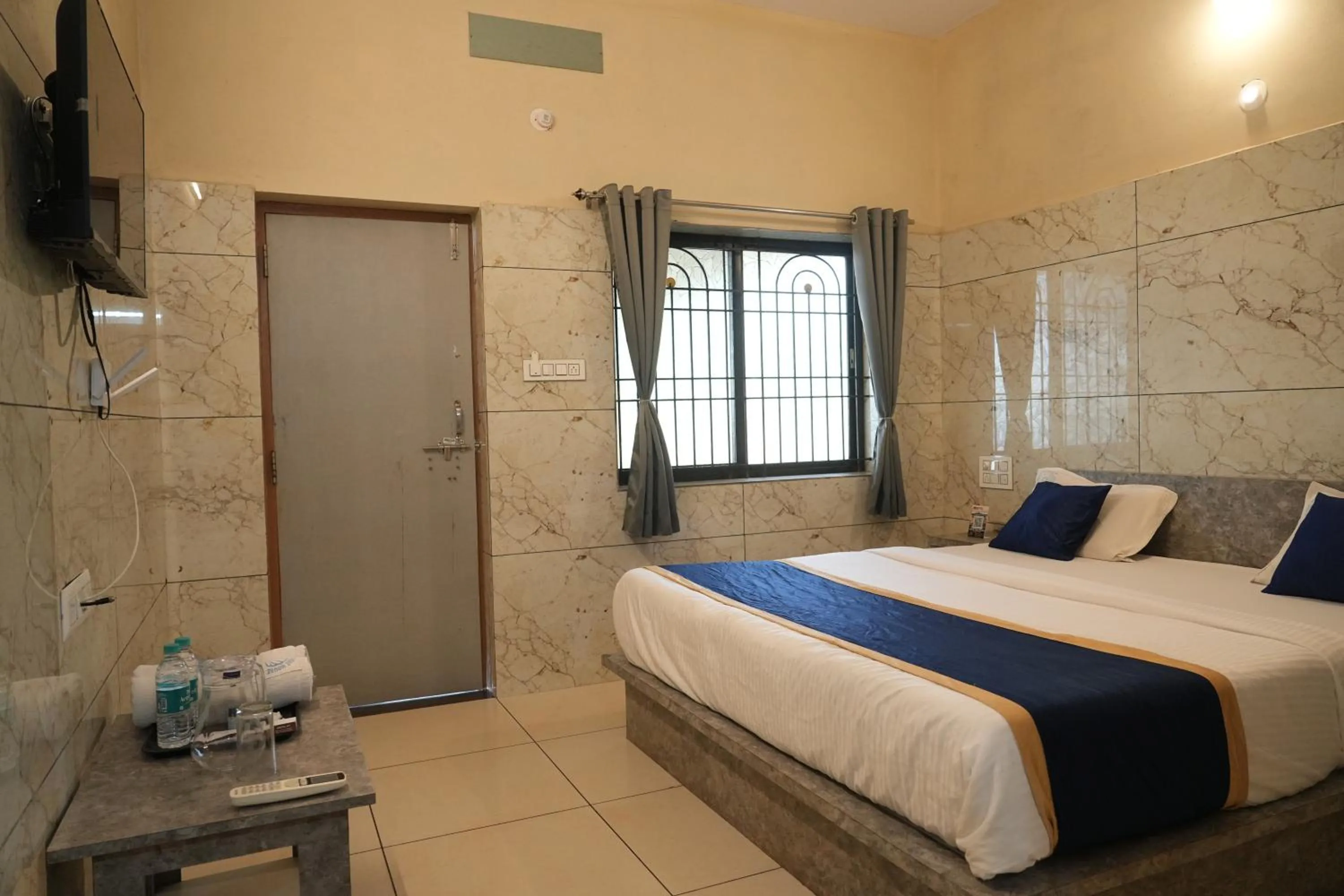 Bed in Blue Pearl Beach Guest House