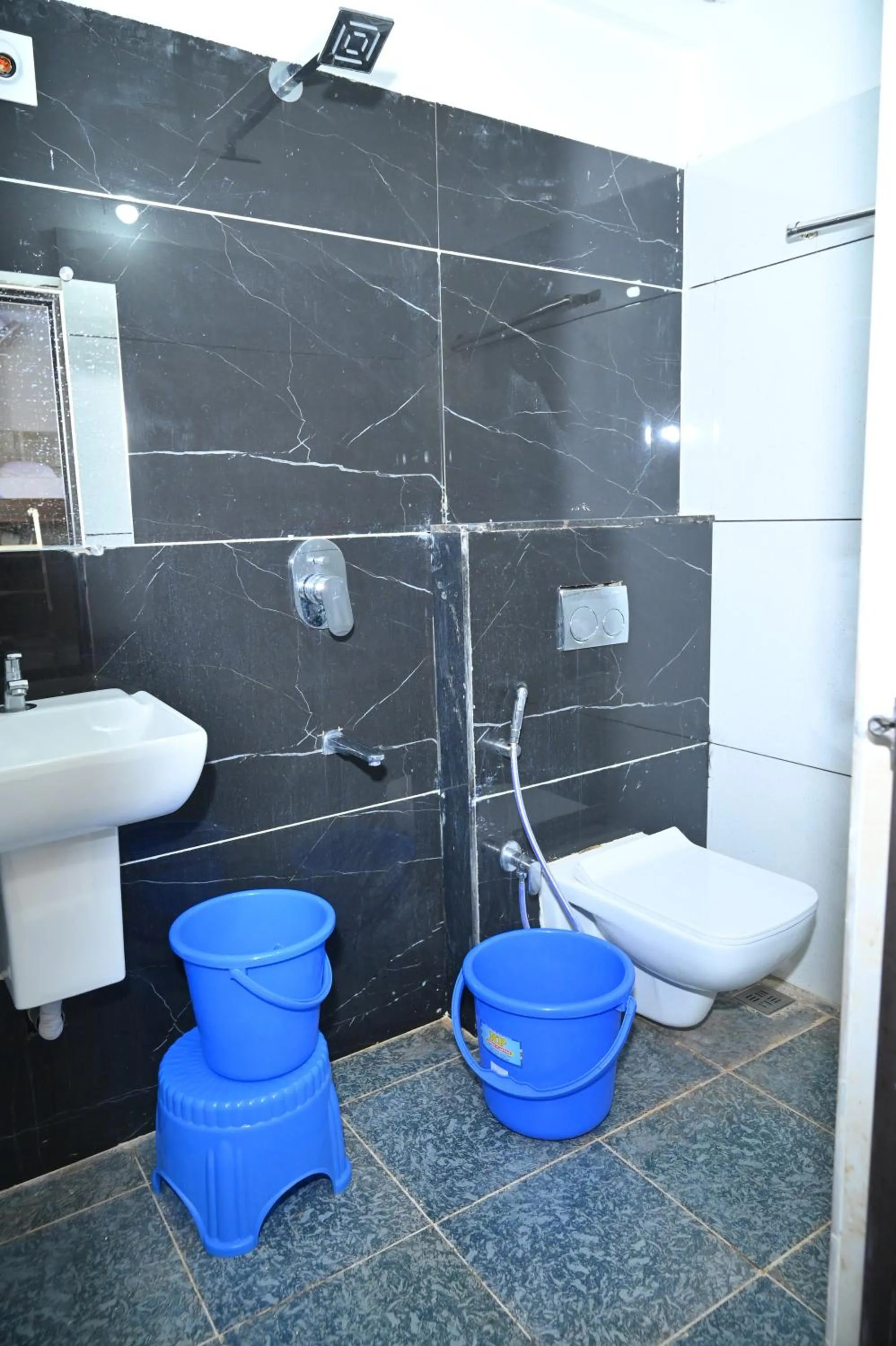 Shower in Blue Pearl Beach Guest House