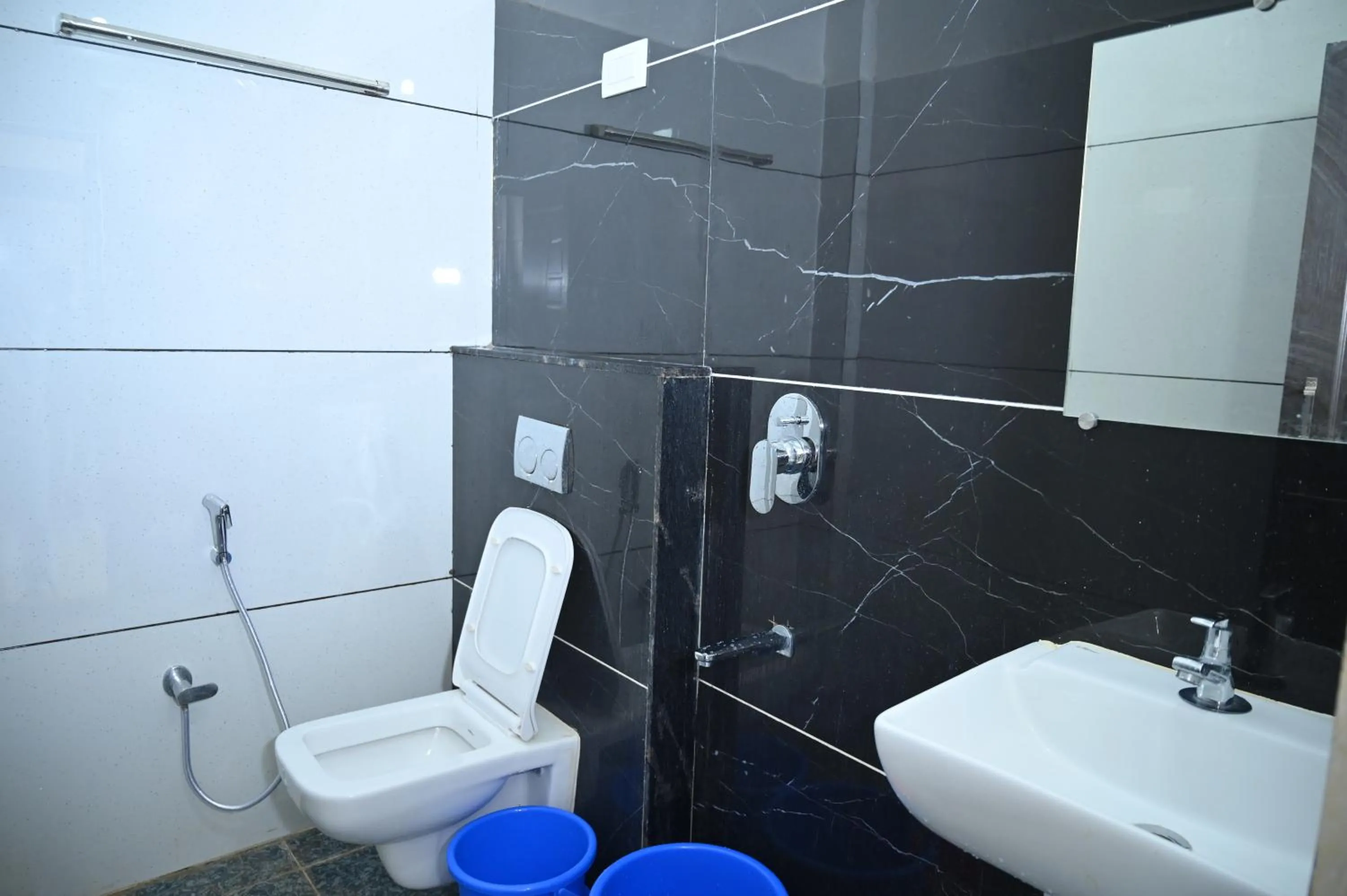 Shower in Blue Pearl Beach Guest House