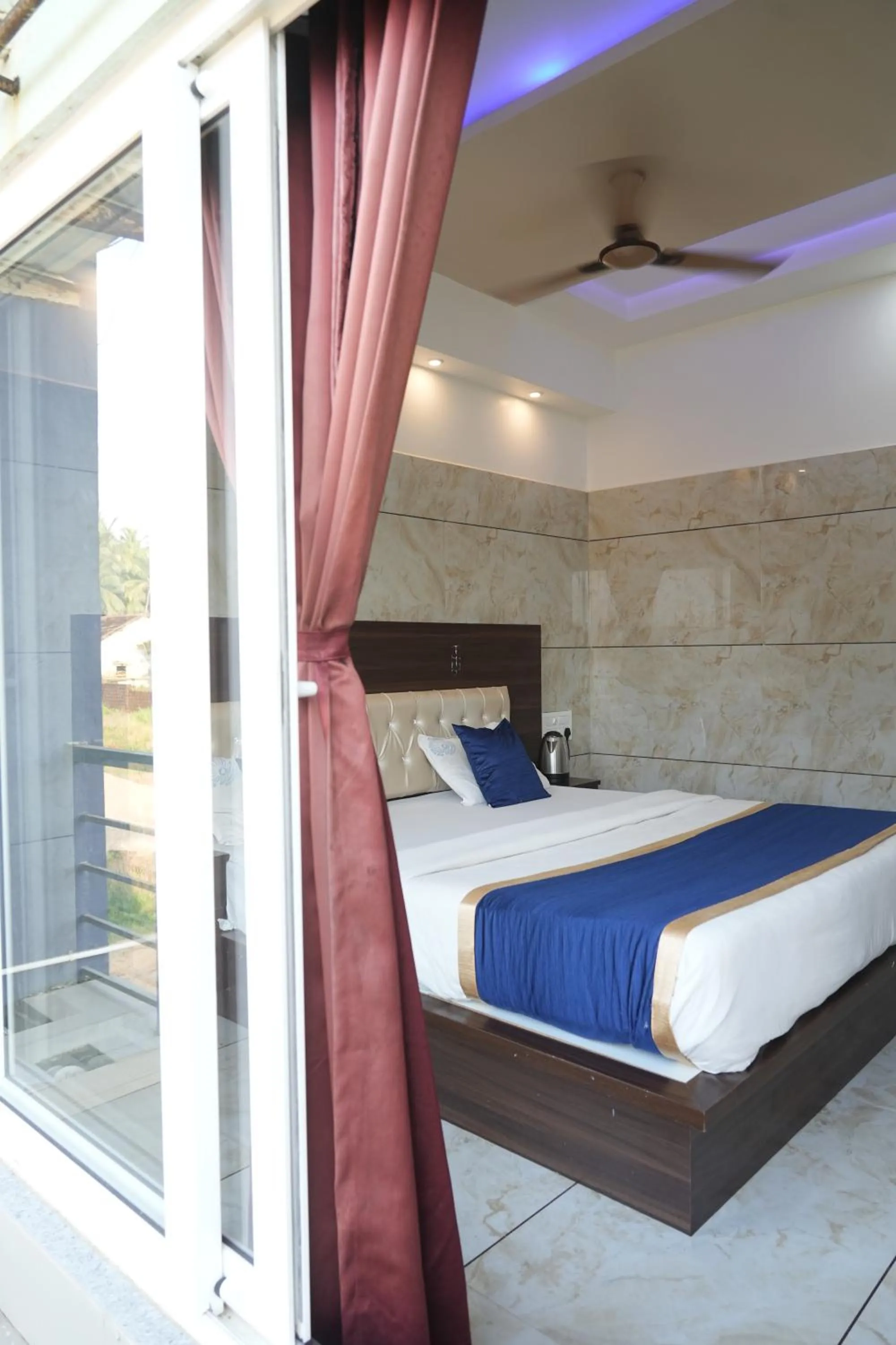 Bed in Blue Pearl Beach Guest House