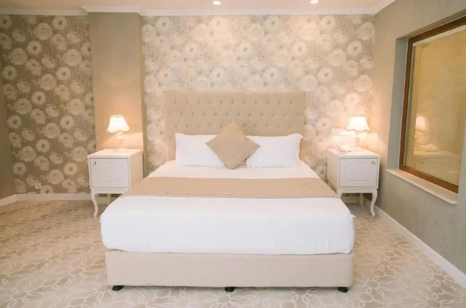 room service, Bed in Burgaz İzer Hotel