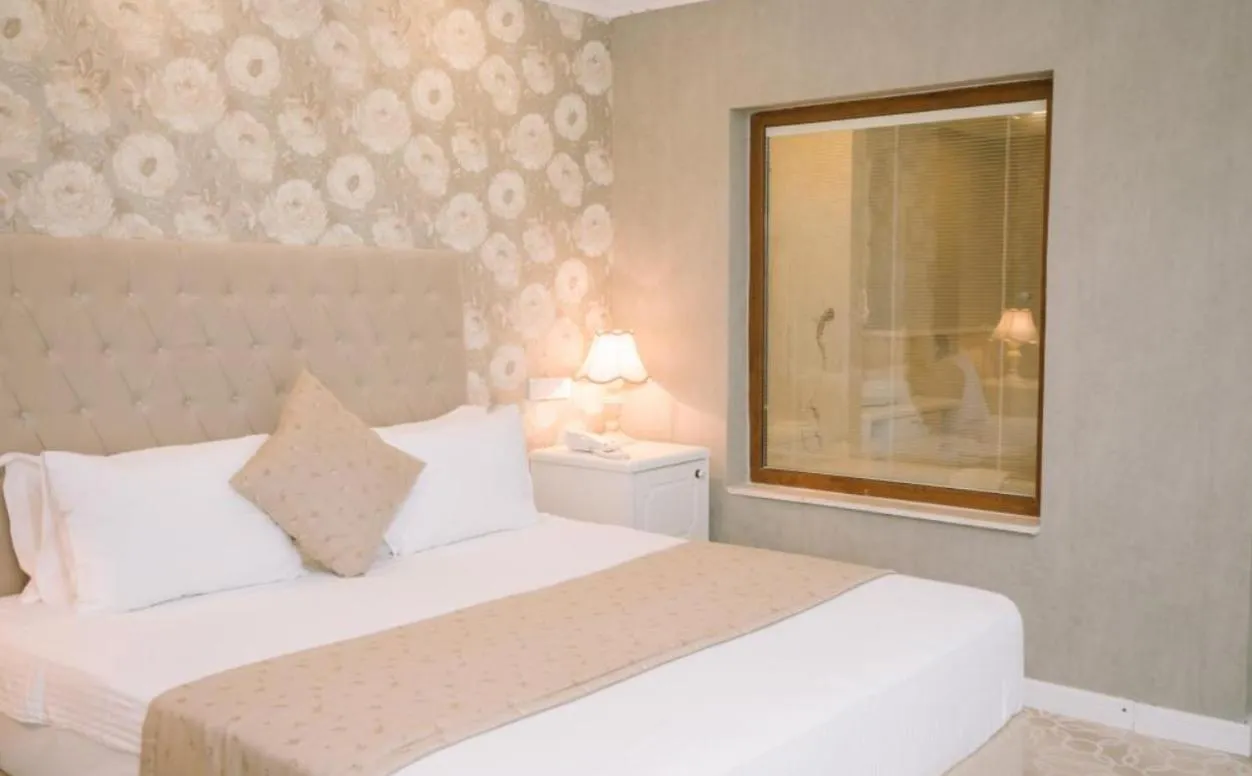 room service, Bed in Burgaz İzer Hotel