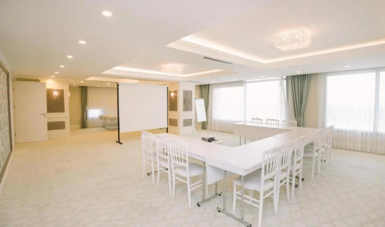 Meeting/conference room in Burgaz İzer Hotel