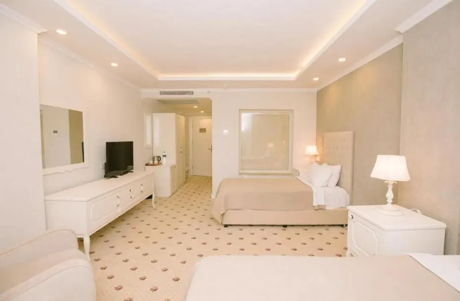 room service, Bed in Burgaz İzer Hotel