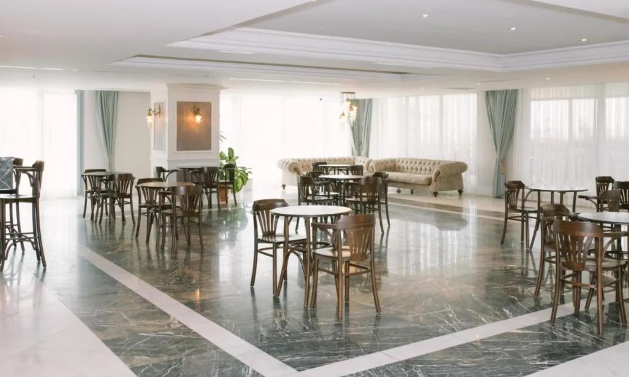Seating area in Burgaz İzer Hotel