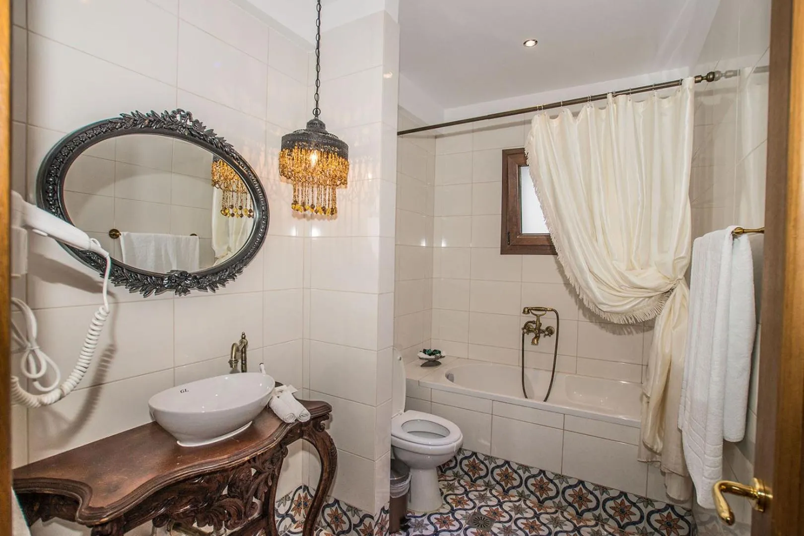 Bathroom in Evmorfes Villas